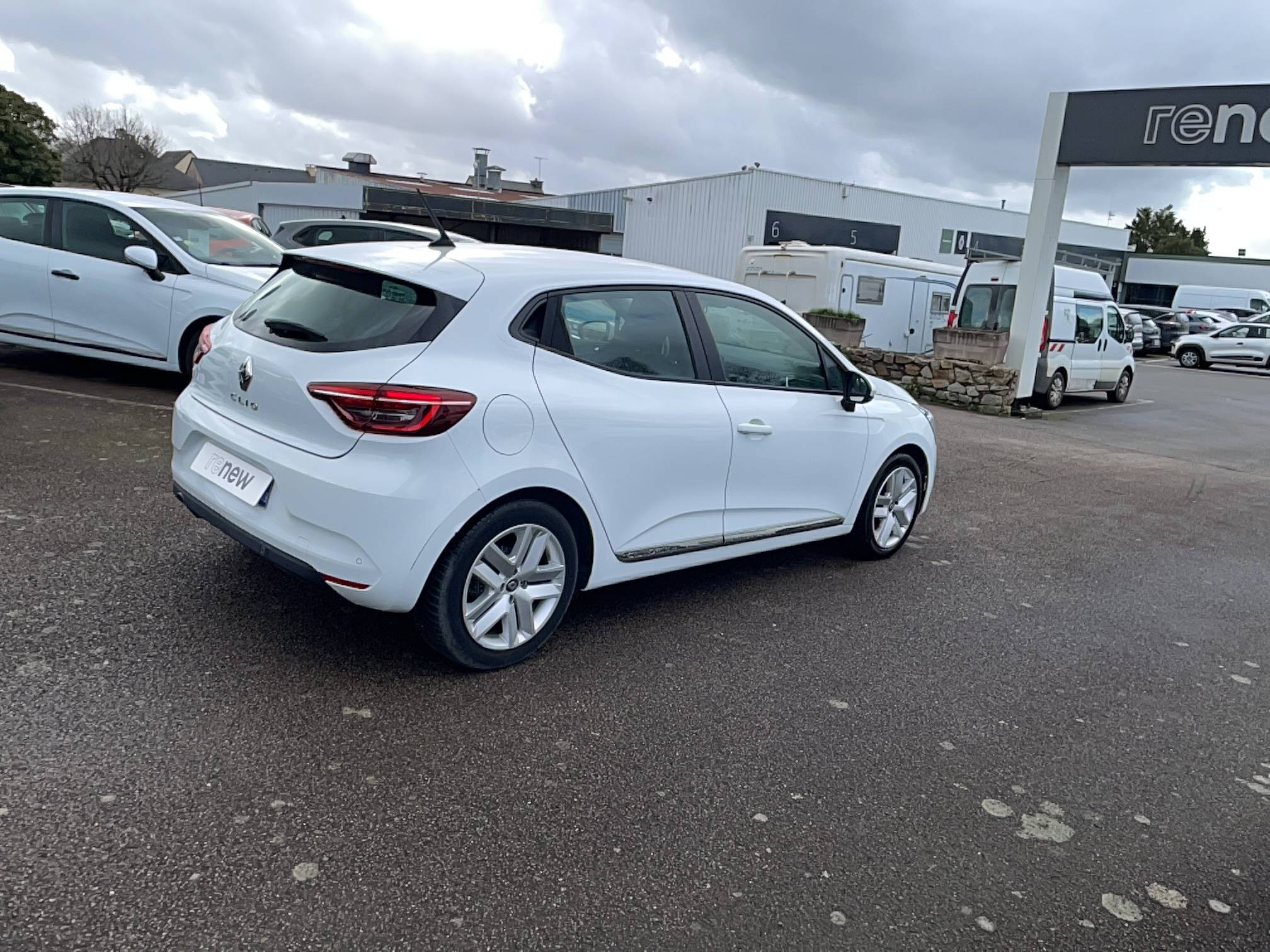 Vente en ligne Renault Clio 5 Clio TCe 90 - 21 au prix de 12 590 €