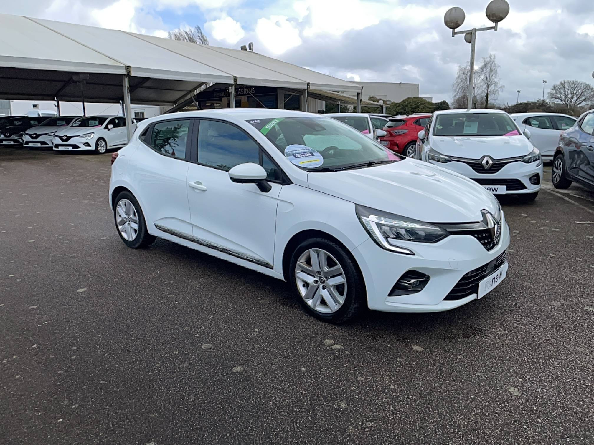 Vente en ligne Renault Clio 5 Clio TCe 90 - 21 au prix de 12 590 €