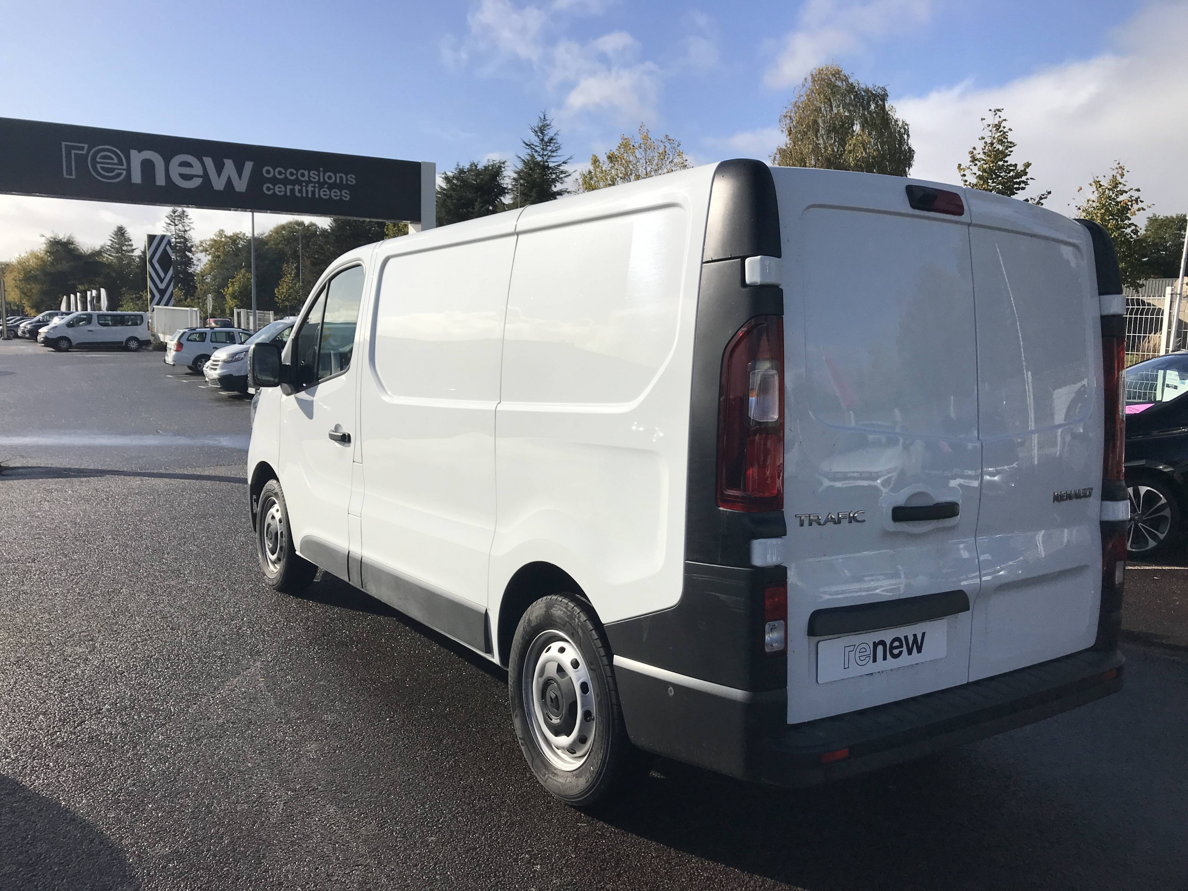 Vente en ligne Renault Trafic 3 Fourgon TRAFIC FGN L1H1 3000 KG BLUE DCI 130 au prix de 22 490 €