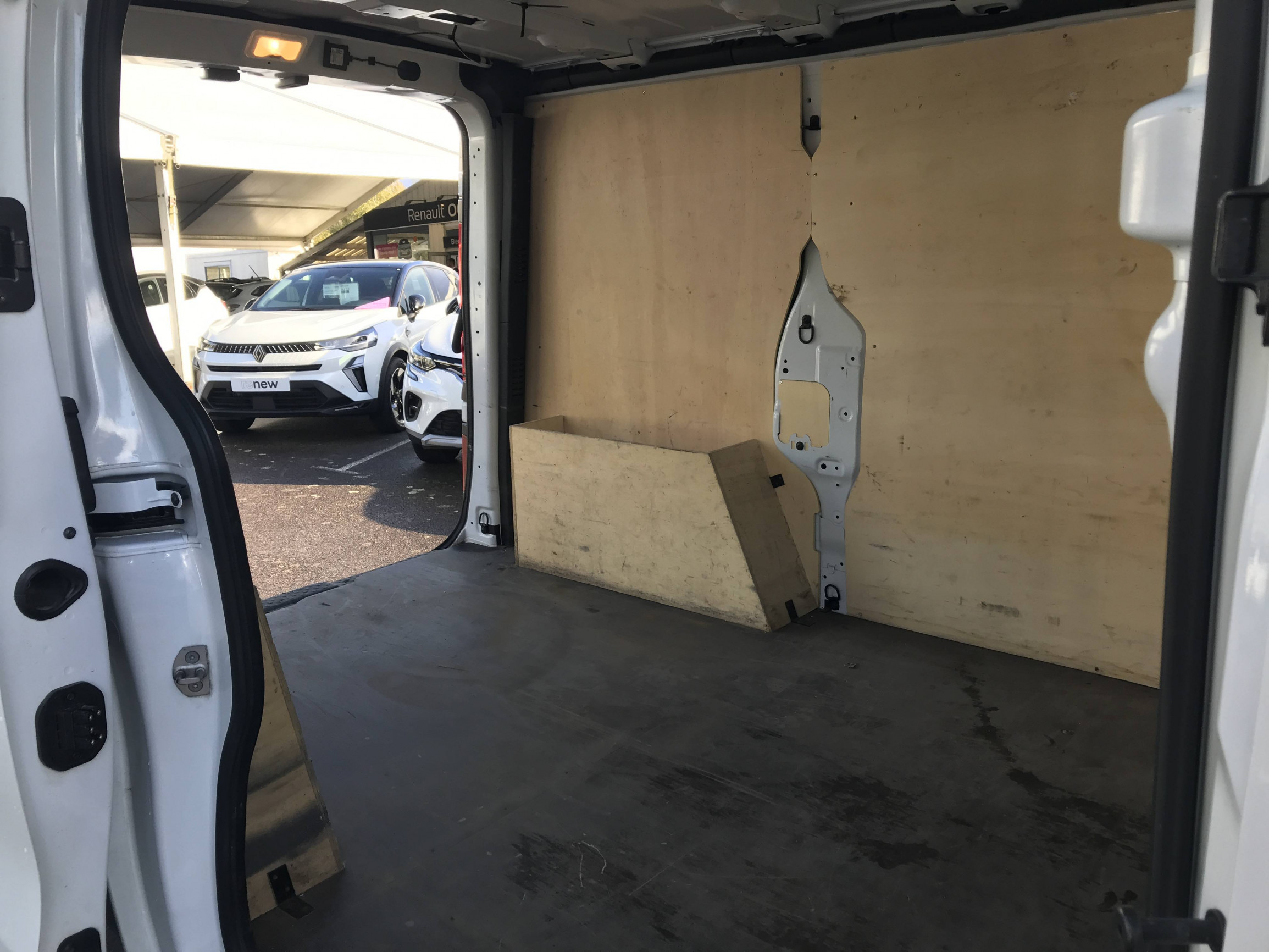 Vente en ligne Renault Trafic 3 Fourgon TRAFIC FGN L1H1 3000 KG BLUE DCI 130 au prix de 22 490 €