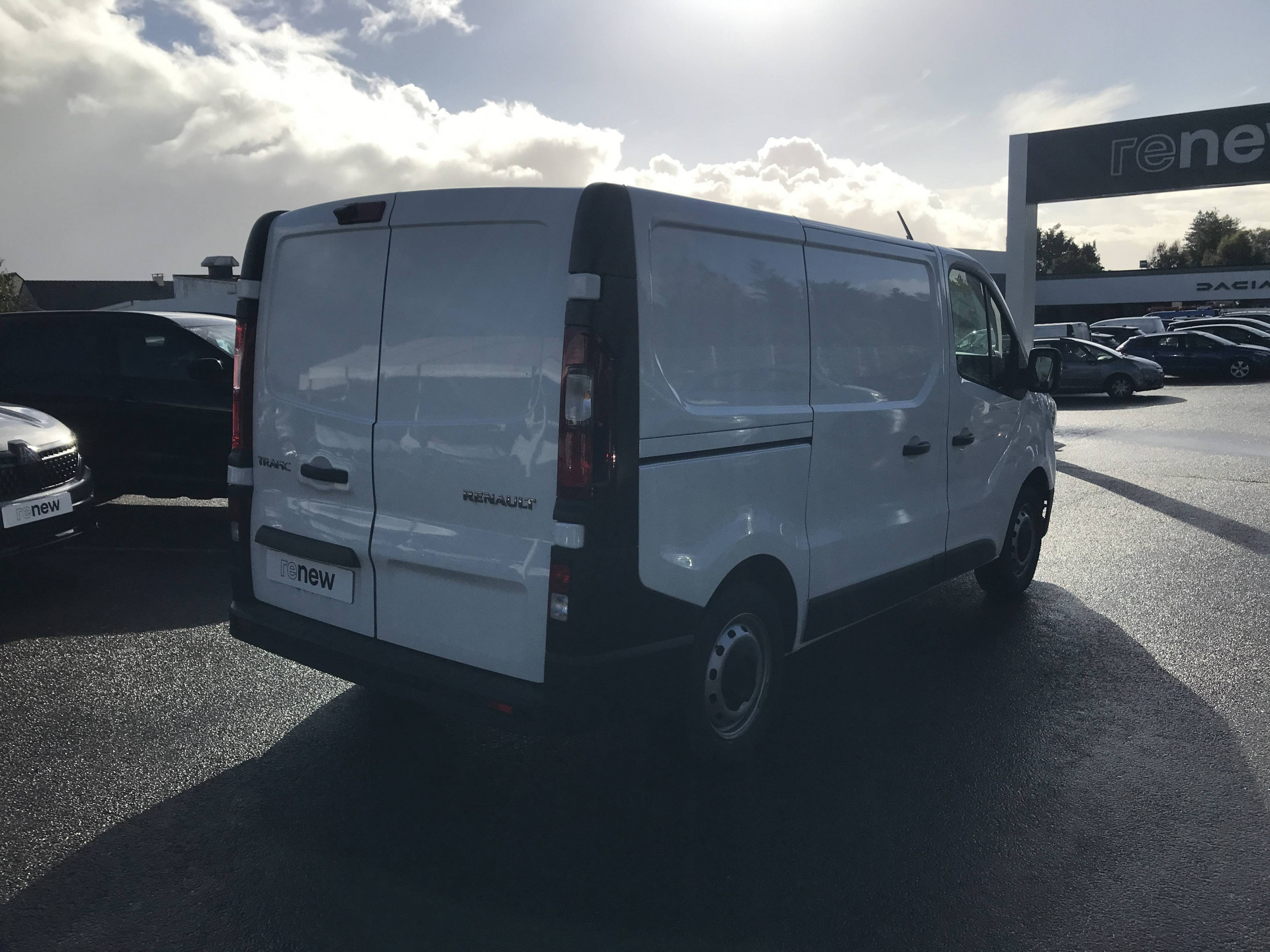 Vente en ligne Renault Trafic 3 Fourgon TRAFIC FGN L1H1 3000 KG BLUE DCI 130 au prix de 22 490 €