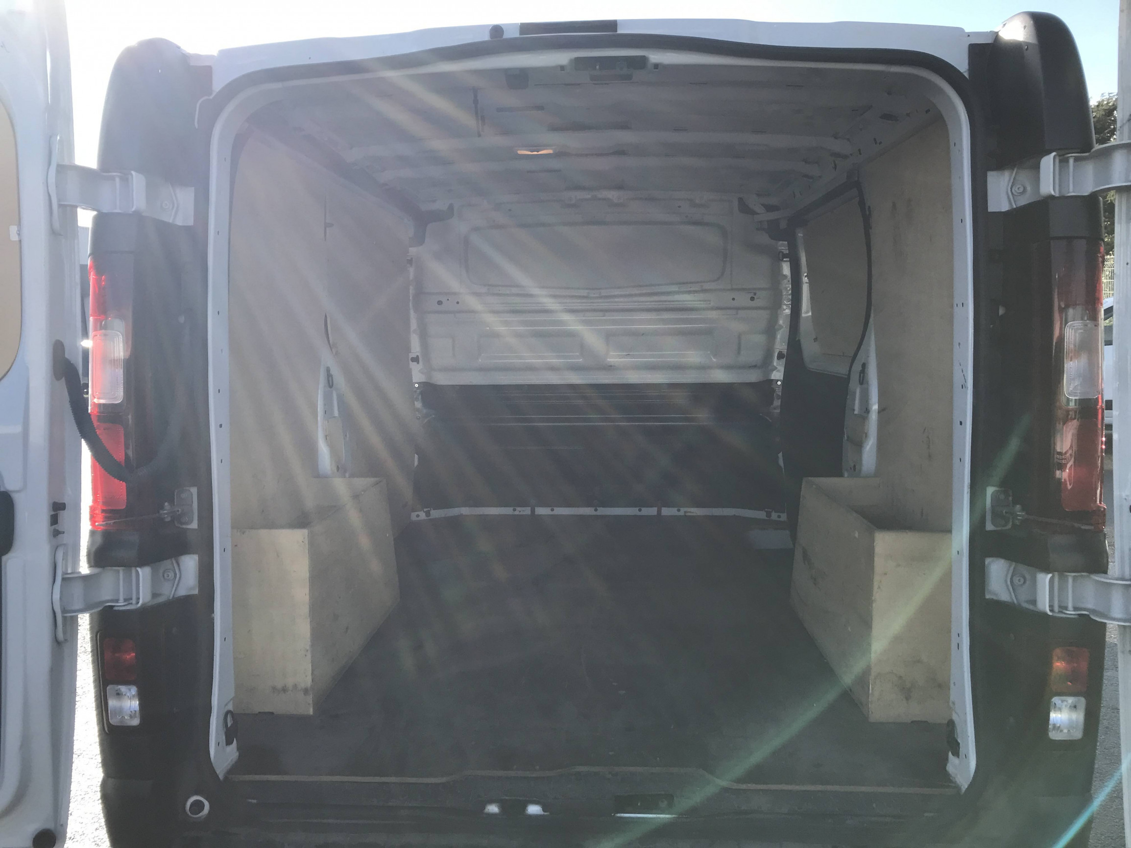 Vente en ligne Renault Trafic 3 Fourgon TRAFIC FGN L1H1 3000 KG BLUE DCI 130 au prix de 22 490 €