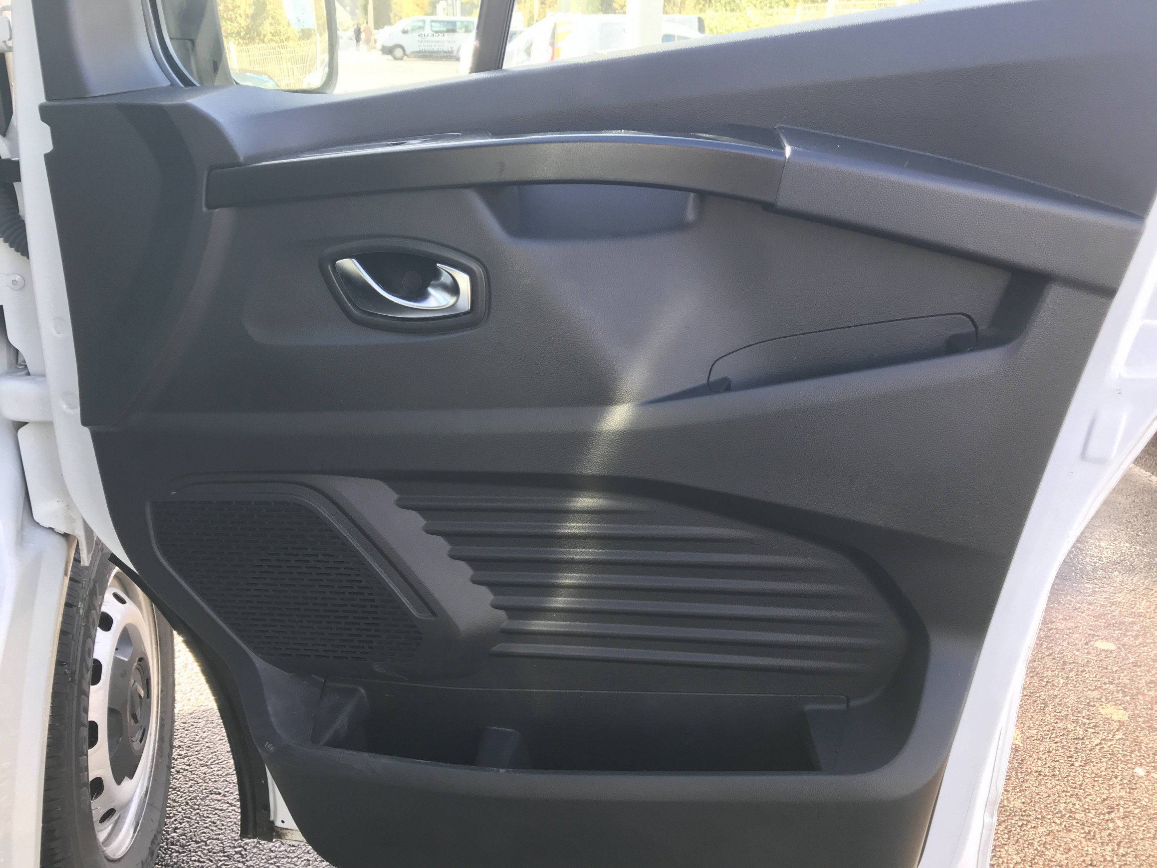 Vente en ligne Renault Trafic 3 Fourgon TRAFIC FGN L1H1 3000 KG BLUE DCI 130 au prix de 22 490 €