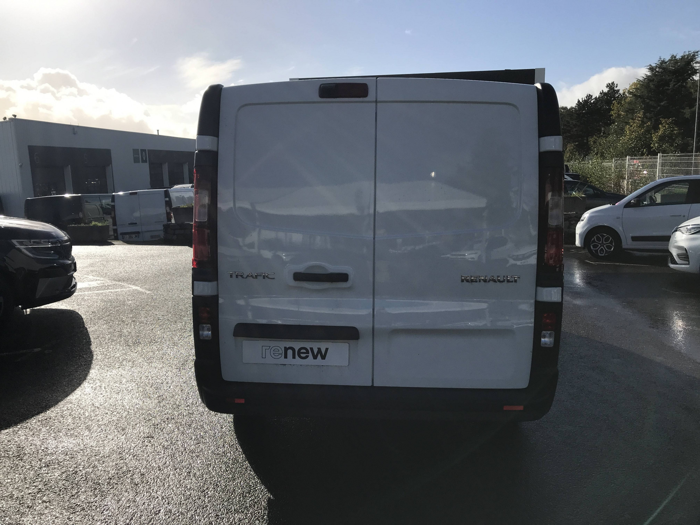 Vente en ligne Renault Trafic 3 Fourgon TRAFIC FGN L1H1 3000 KG BLUE DCI 130 au prix de 22 490 €