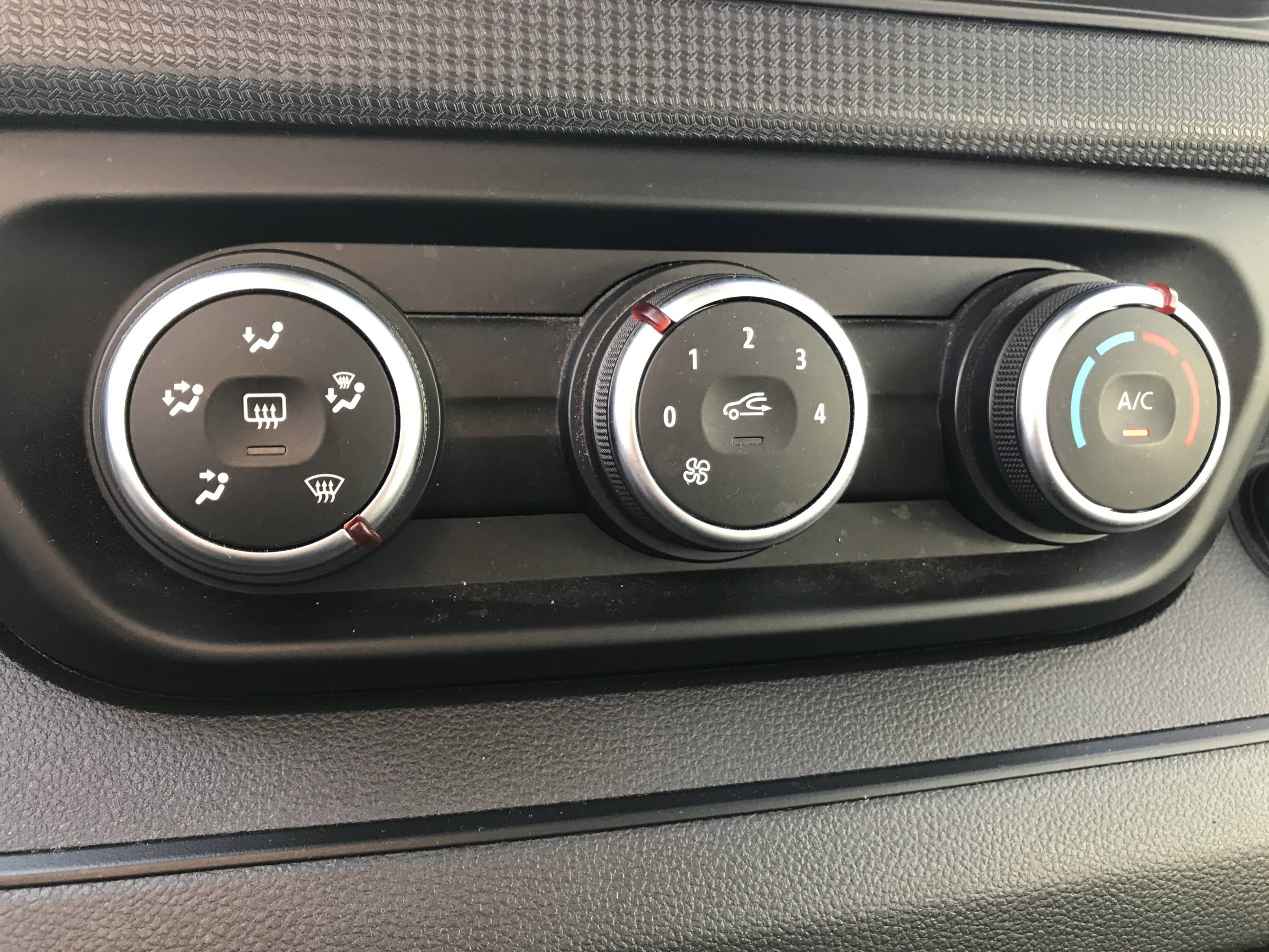 Vente en ligne Renault Trafic 3 Fourgon TRAFIC FGN L1H1 3000 KG BLUE DCI 130 au prix de 22 490 €