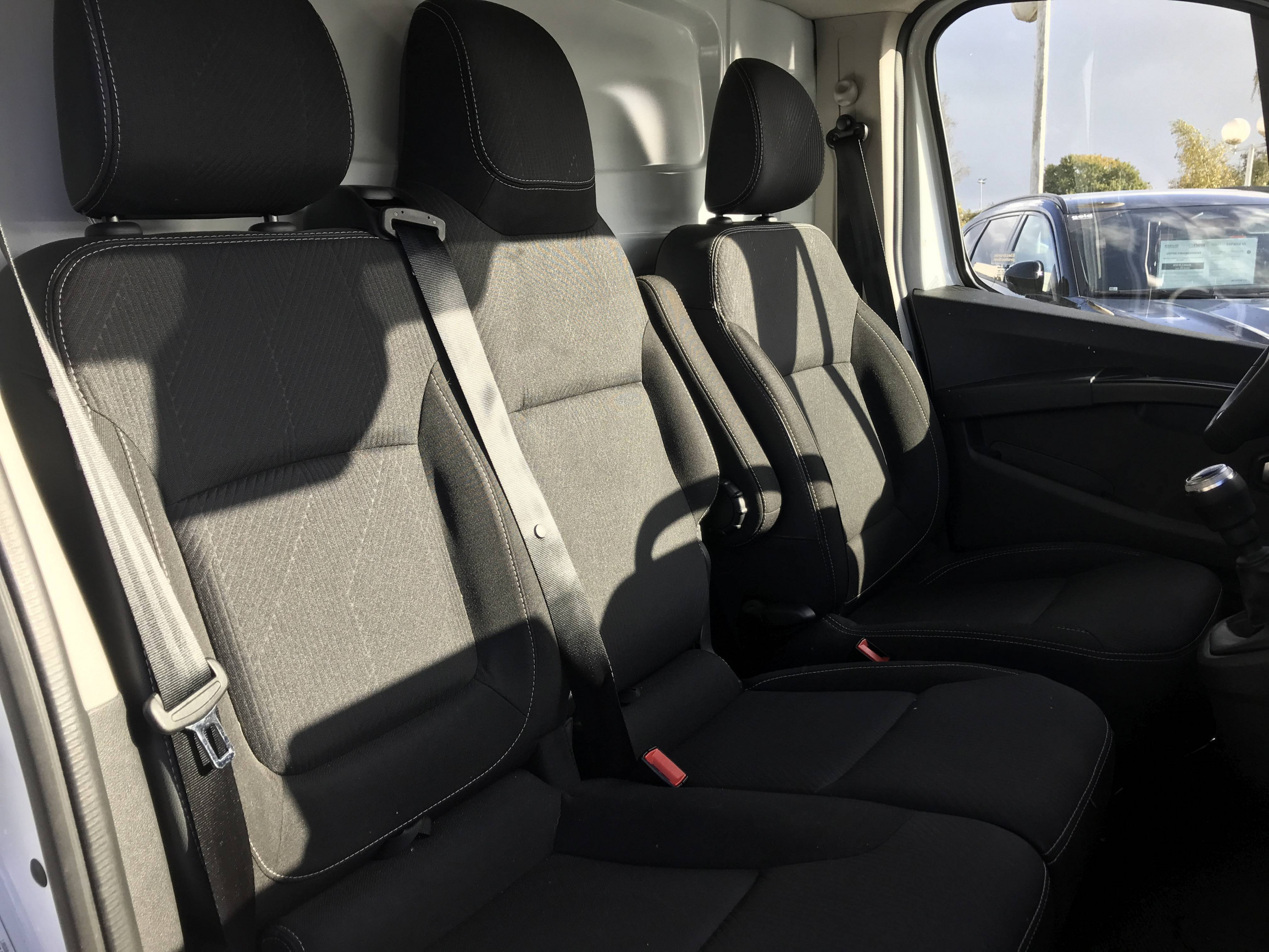 Vente en ligne Renault Trafic 3 Fourgon TRAFIC FGN L1H1 3000 KG BLUE DCI 130 au prix de 22 490 €