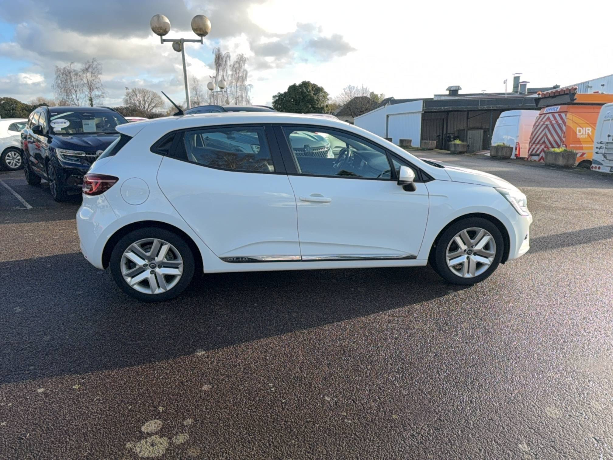 Vente en ligne Renault Clio 5 Clio Blue dCi 115 au prix de 14 990 €
