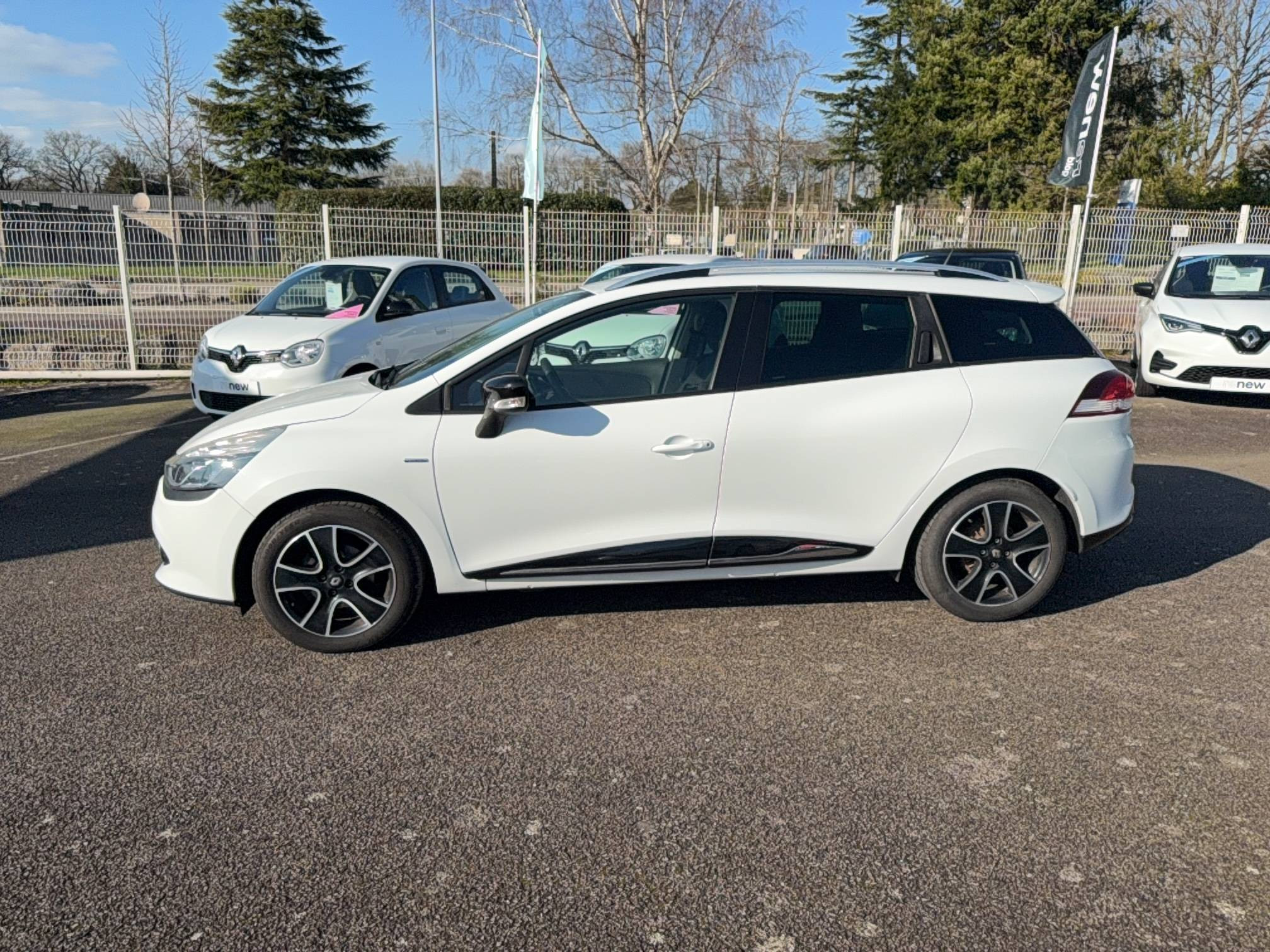 Vente en ligne Renault Clio 4 Estate Clio Estate IV TCe 90 au prix de 9 790 €