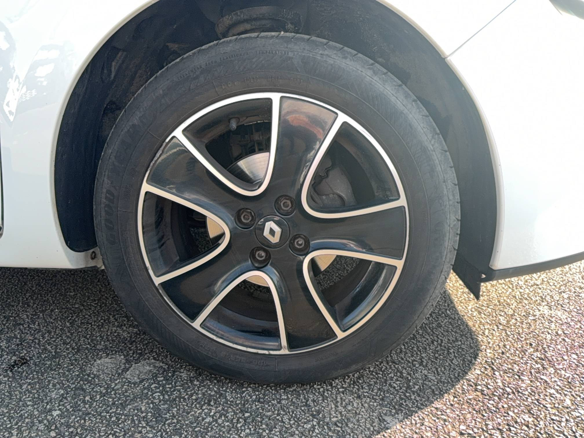 Vente en ligne Renault Clio 4 Estate Clio Estate IV TCe 90 au prix de 9 790 €