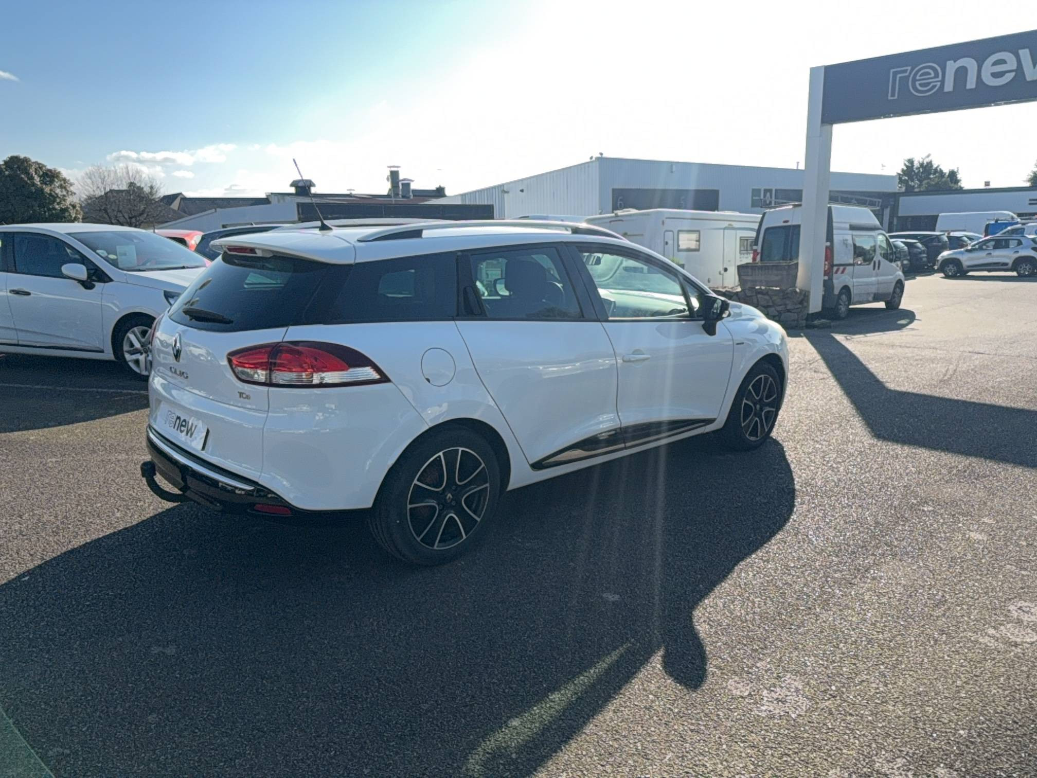 Vente en ligne Renault Clio 4 Estate Clio Estate IV TCe 90 au prix de 9 790 €