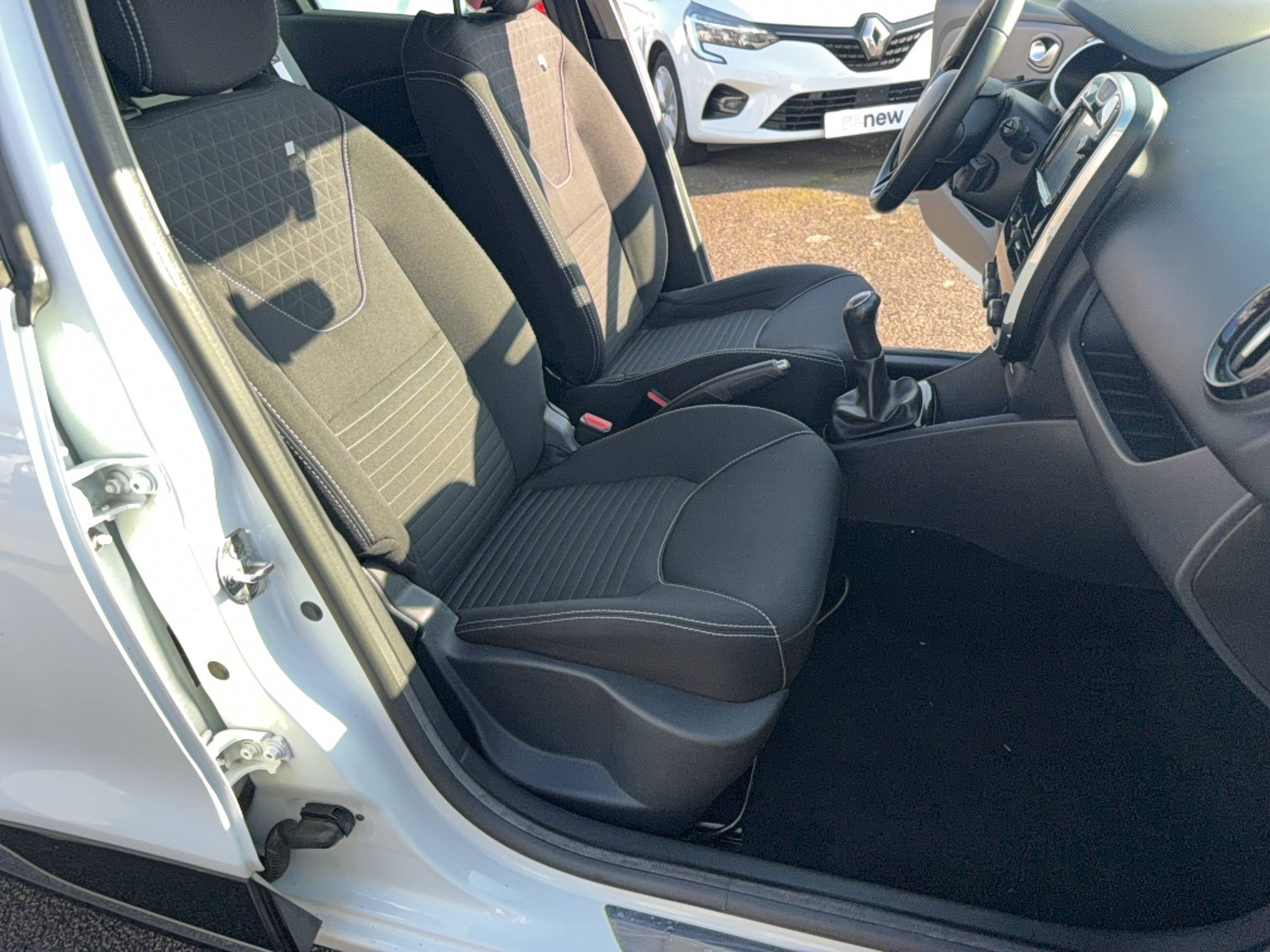 Vente en ligne Renault Clio 4 Estate Clio Estate IV TCe 90 au prix de 9 790 €