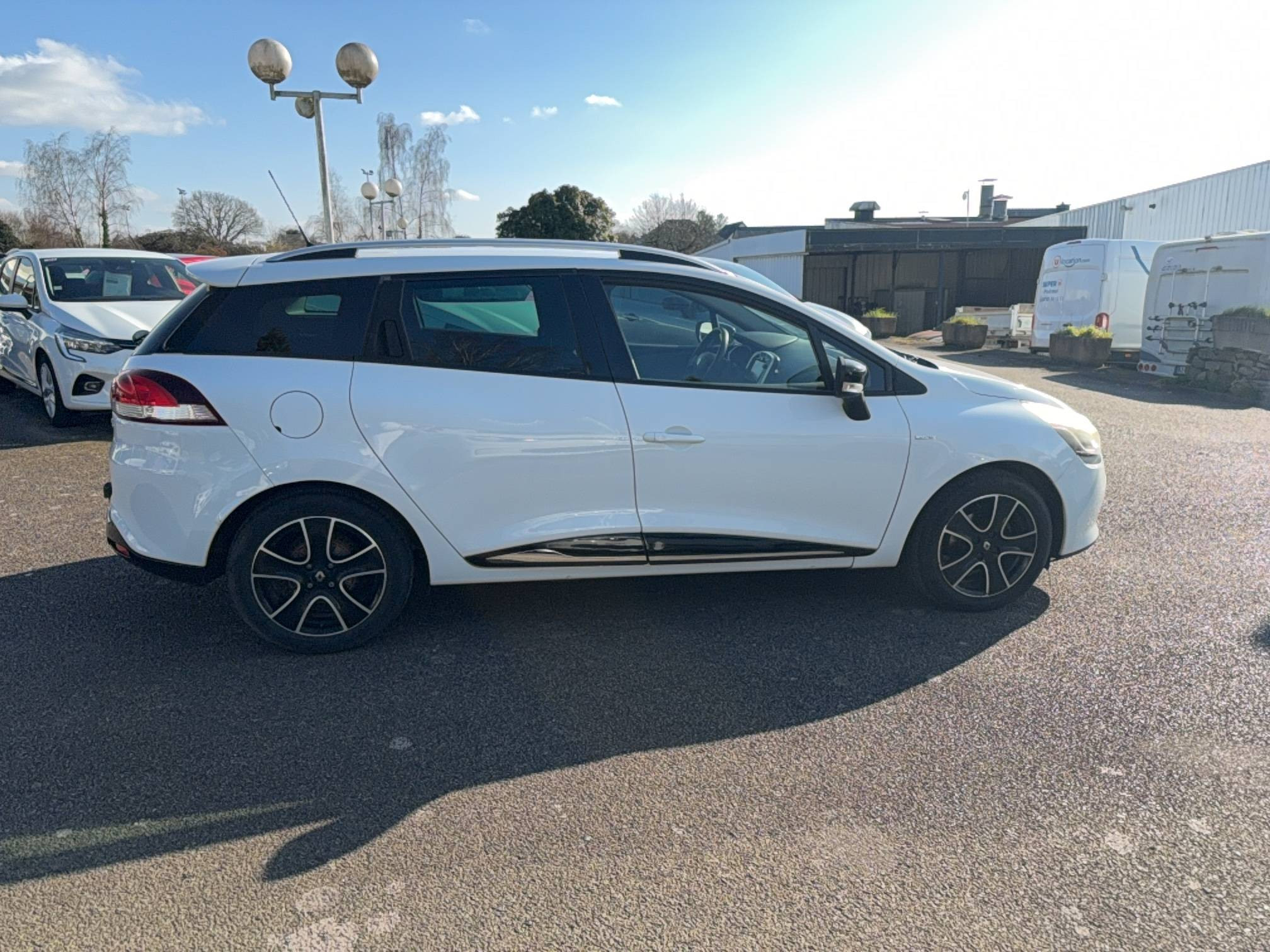 Vente en ligne Renault Clio 4 Estate Clio Estate IV TCe 90 au prix de 9 790 €