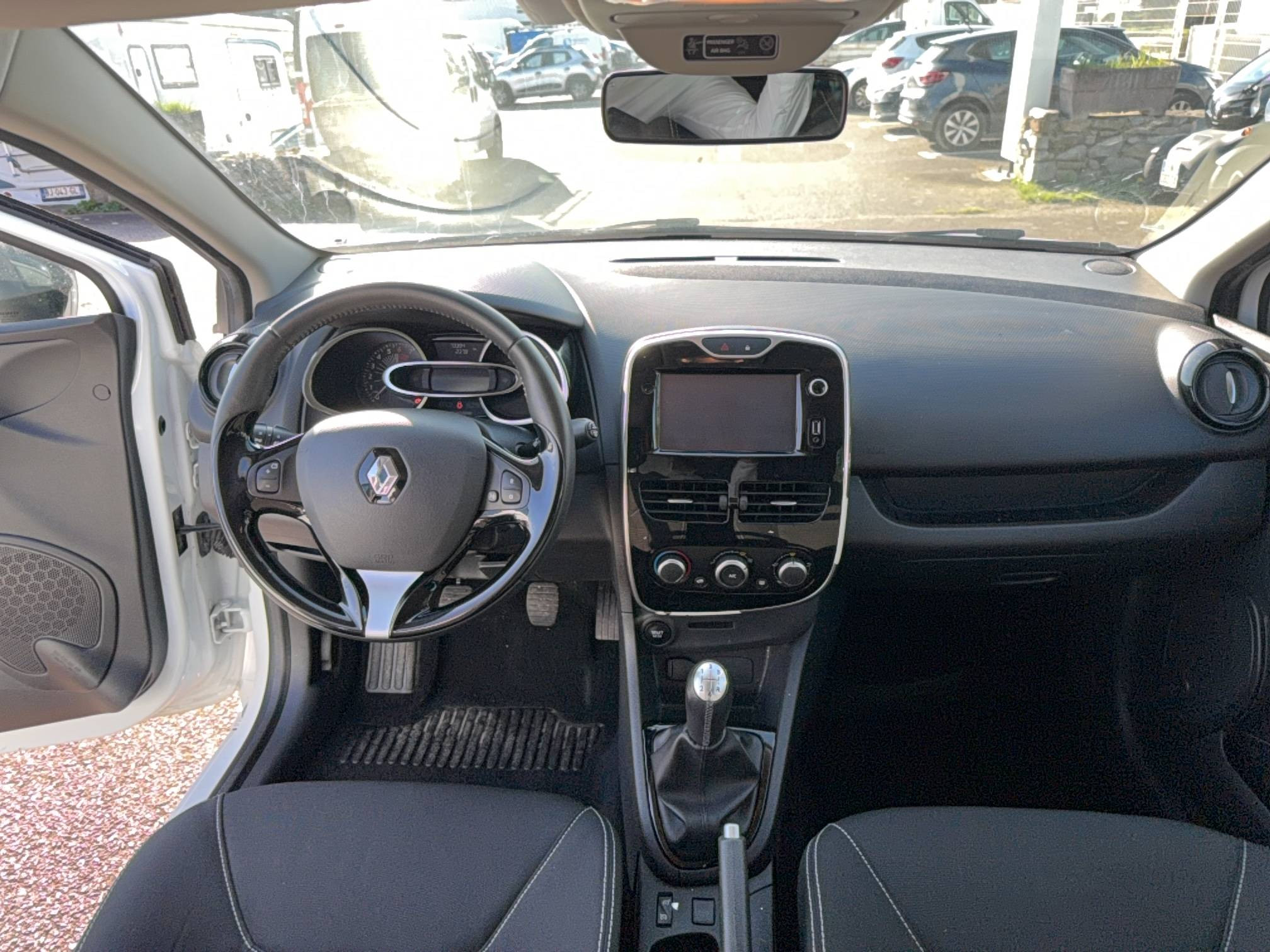 Vente en ligne Renault Clio 4 Estate Clio Estate IV TCe 90 au prix de 9 790 €