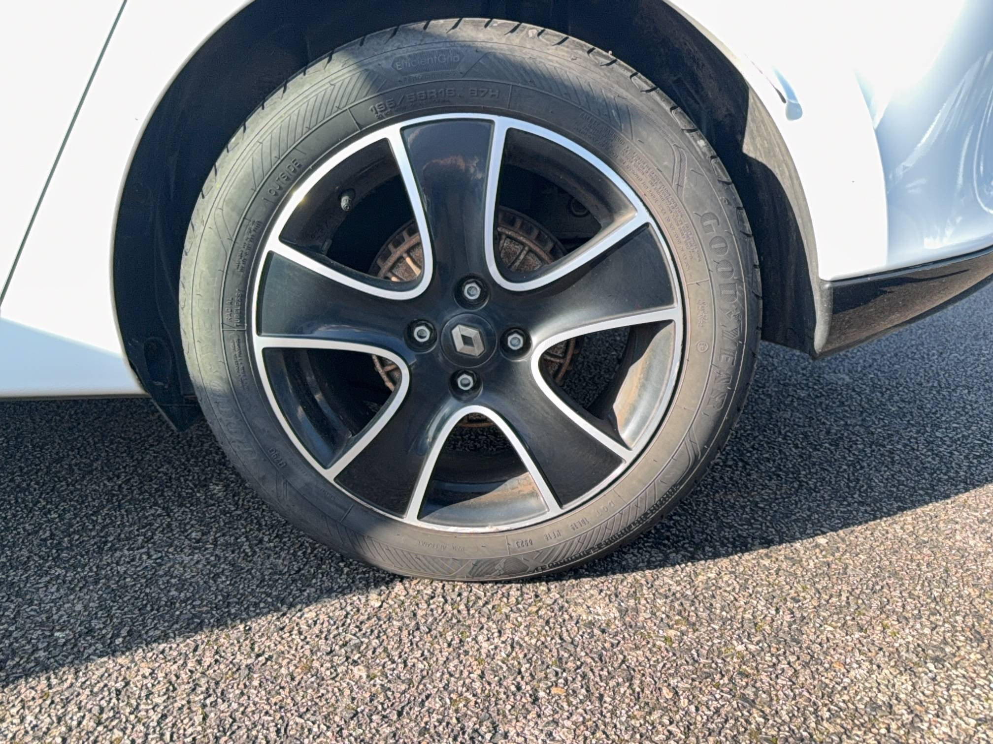 Vente en ligne Renault Clio 4 Estate Clio Estate IV TCe 90 au prix de 9 790 €