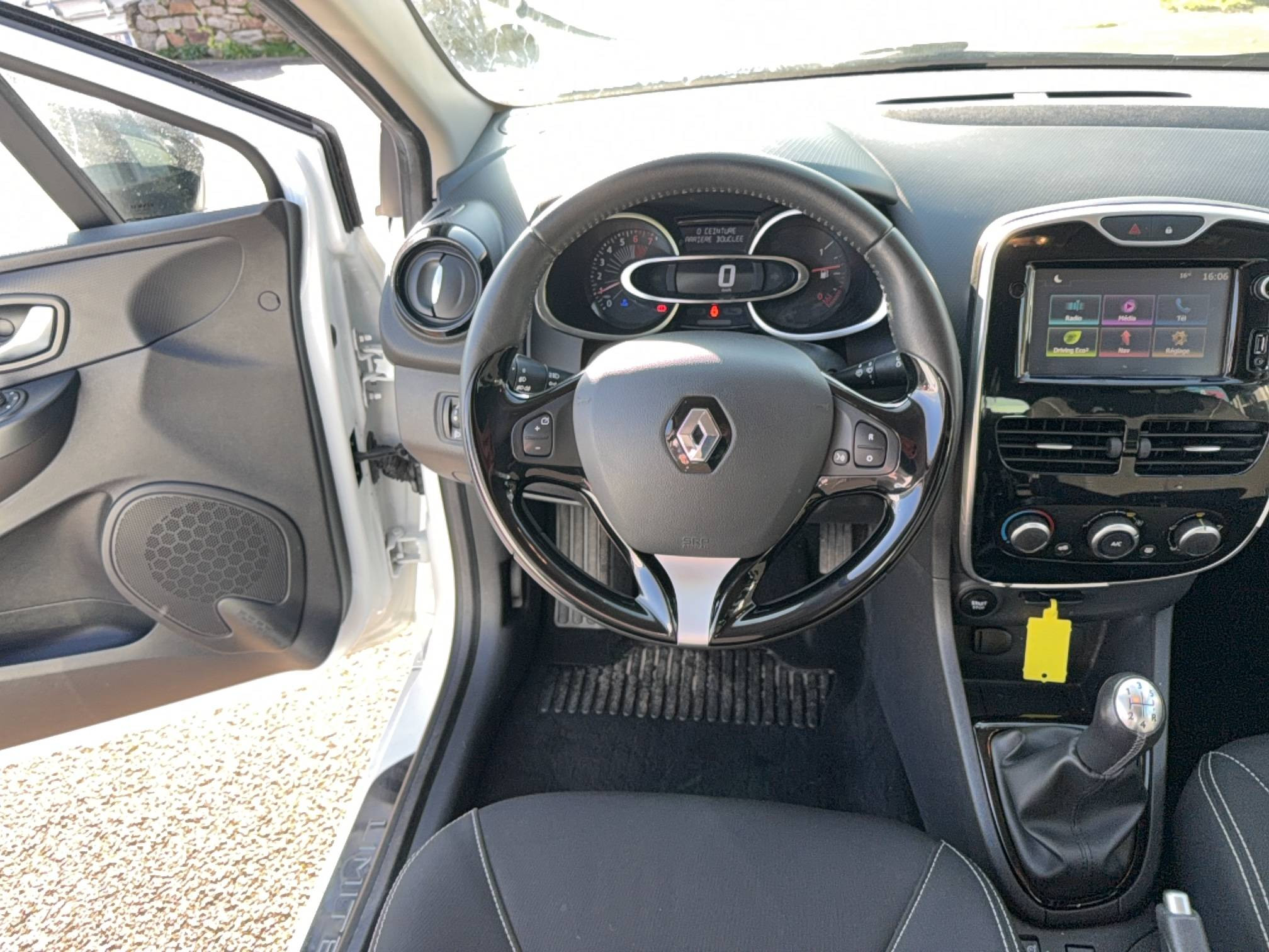 Vente en ligne Renault Clio 4 Estate Clio Estate IV TCe 90 au prix de 9 790 €