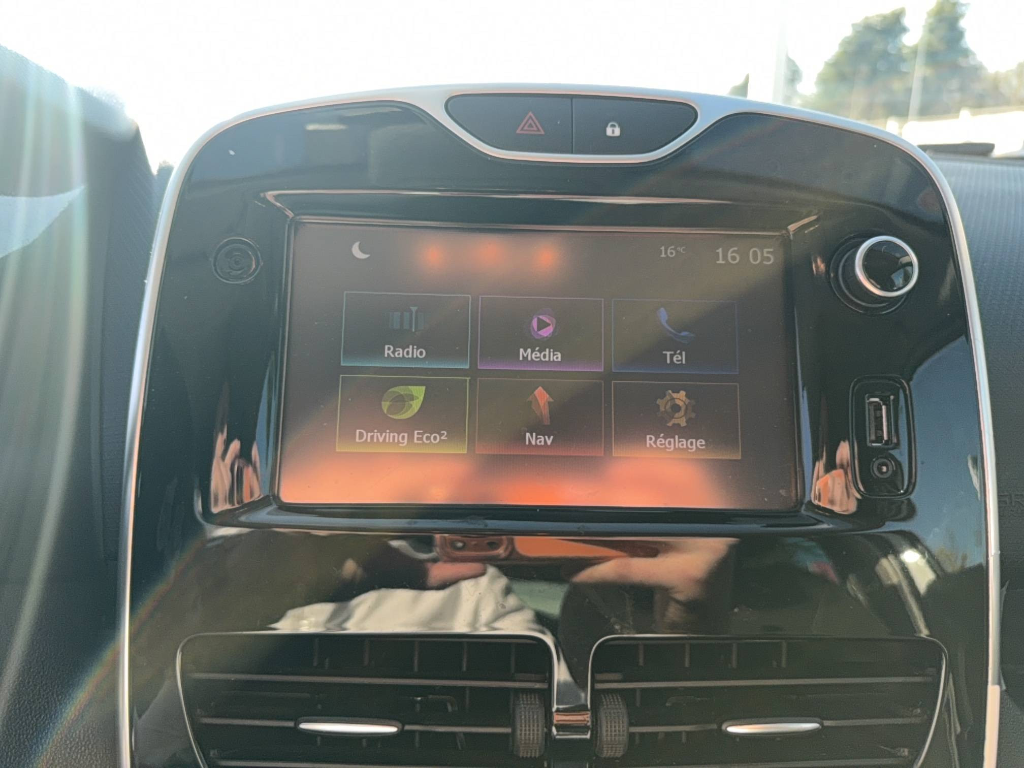 Vente en ligne Renault Clio 4 Estate Clio Estate IV TCe 90 au prix de 9 790 €