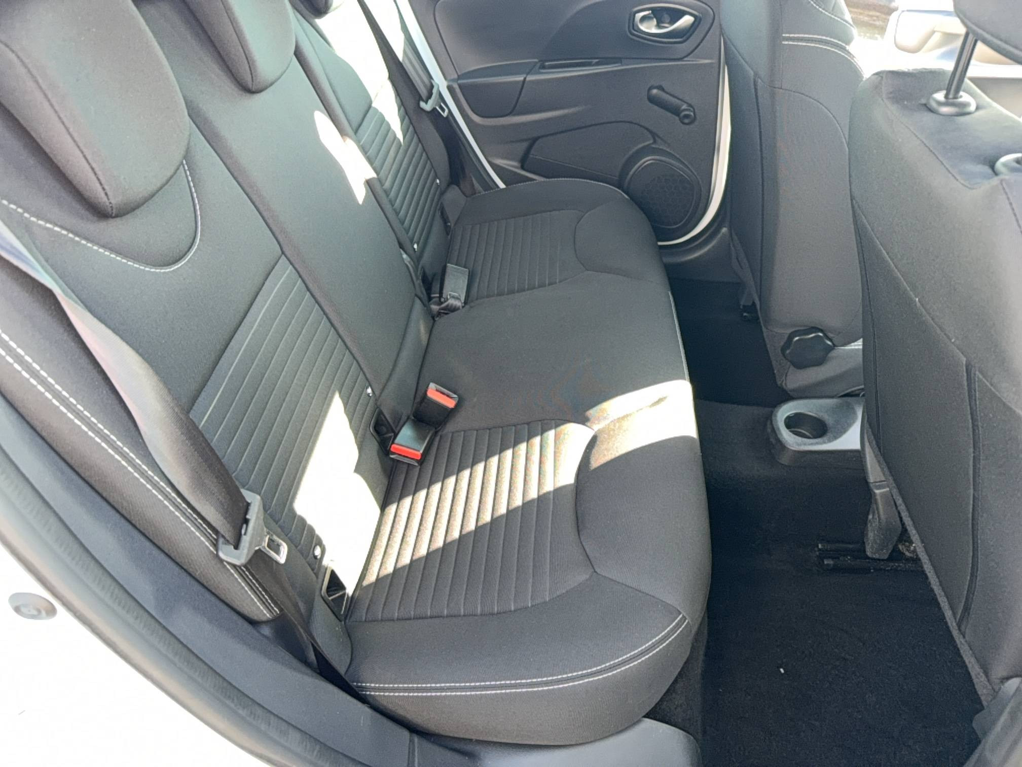 Vente en ligne Renault Clio 4 Estate Clio Estate IV TCe 90 au prix de 9 790 €