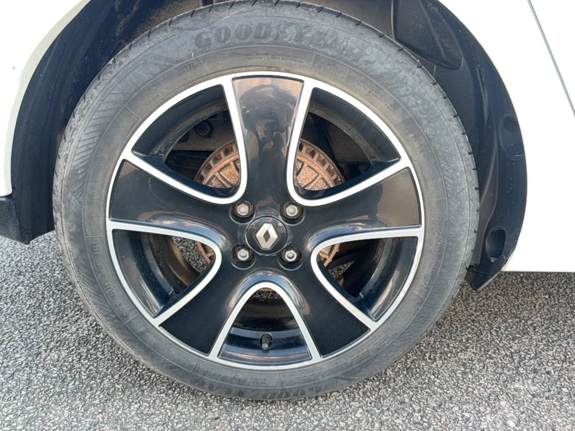 Vente en ligne Renault Clio 4 Estate Clio Estate IV TCe 90 au prix de 9 790 €