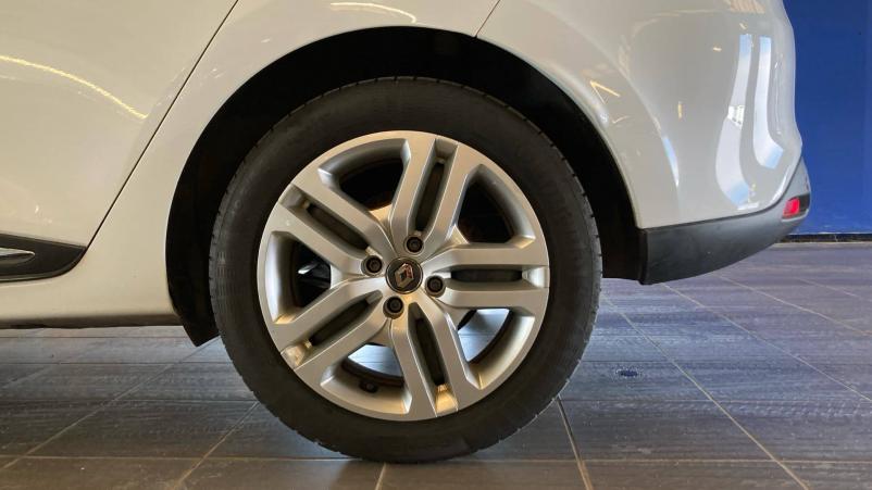Vente en ligne Renault Clio 4 Estate Clio Estate dCi 90 E6C au prix de 12 490 €