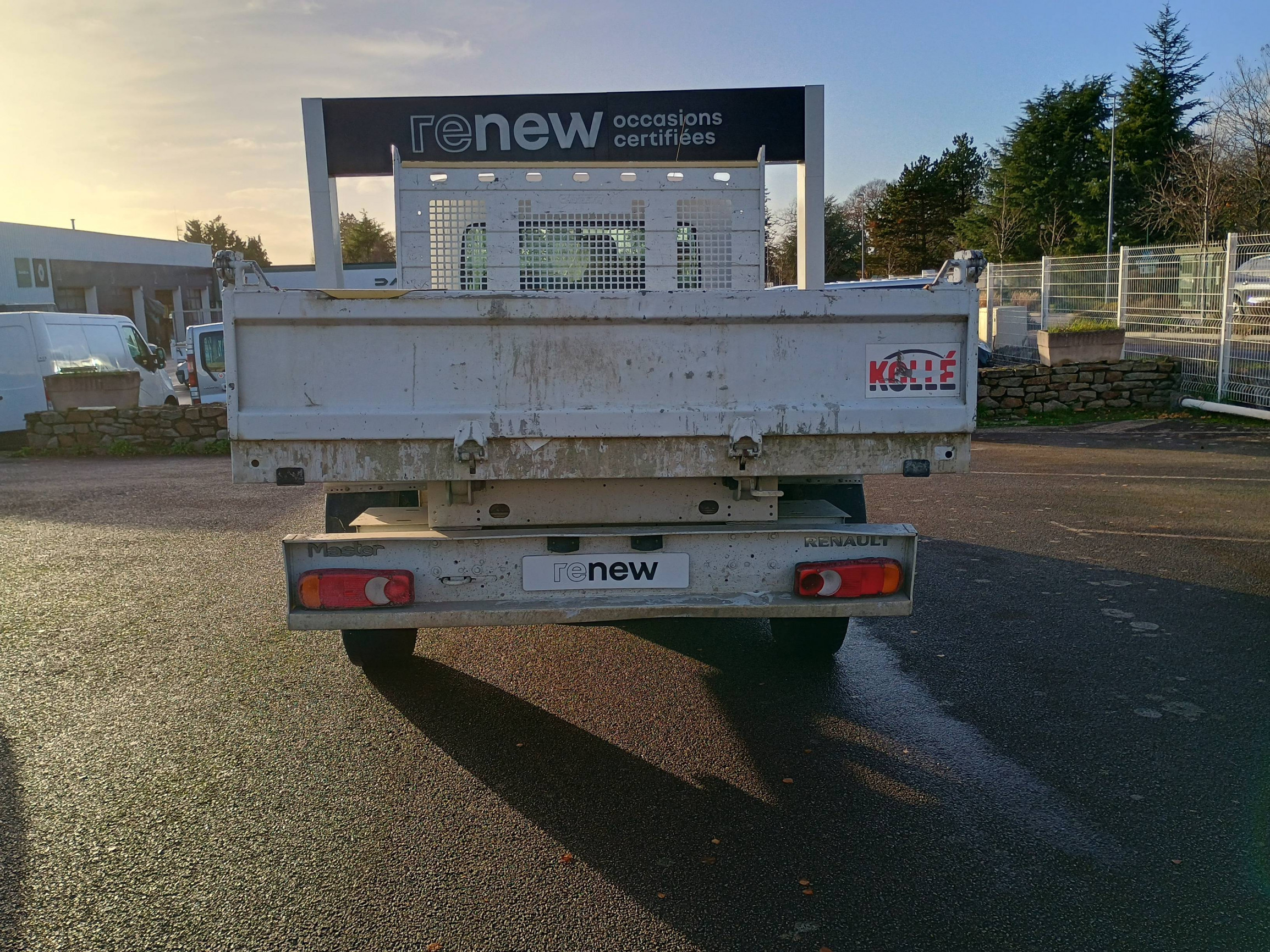 Vente en ligne Renault Master 3 Châssis Cabine MASTER CC L2 3.5t 2.3 dCi 130 E6 BENNE au prix de 24 990 €
