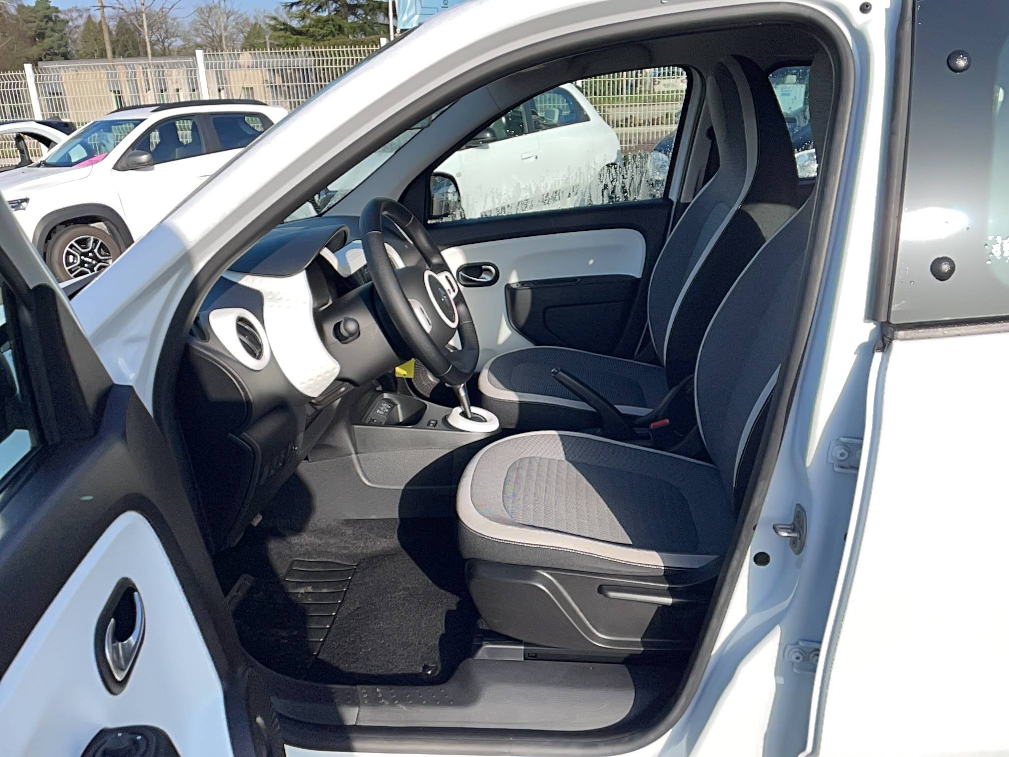 Vente en ligne Renault Twingo Electrique Twingo III E-Tech au prix de 9 990 €