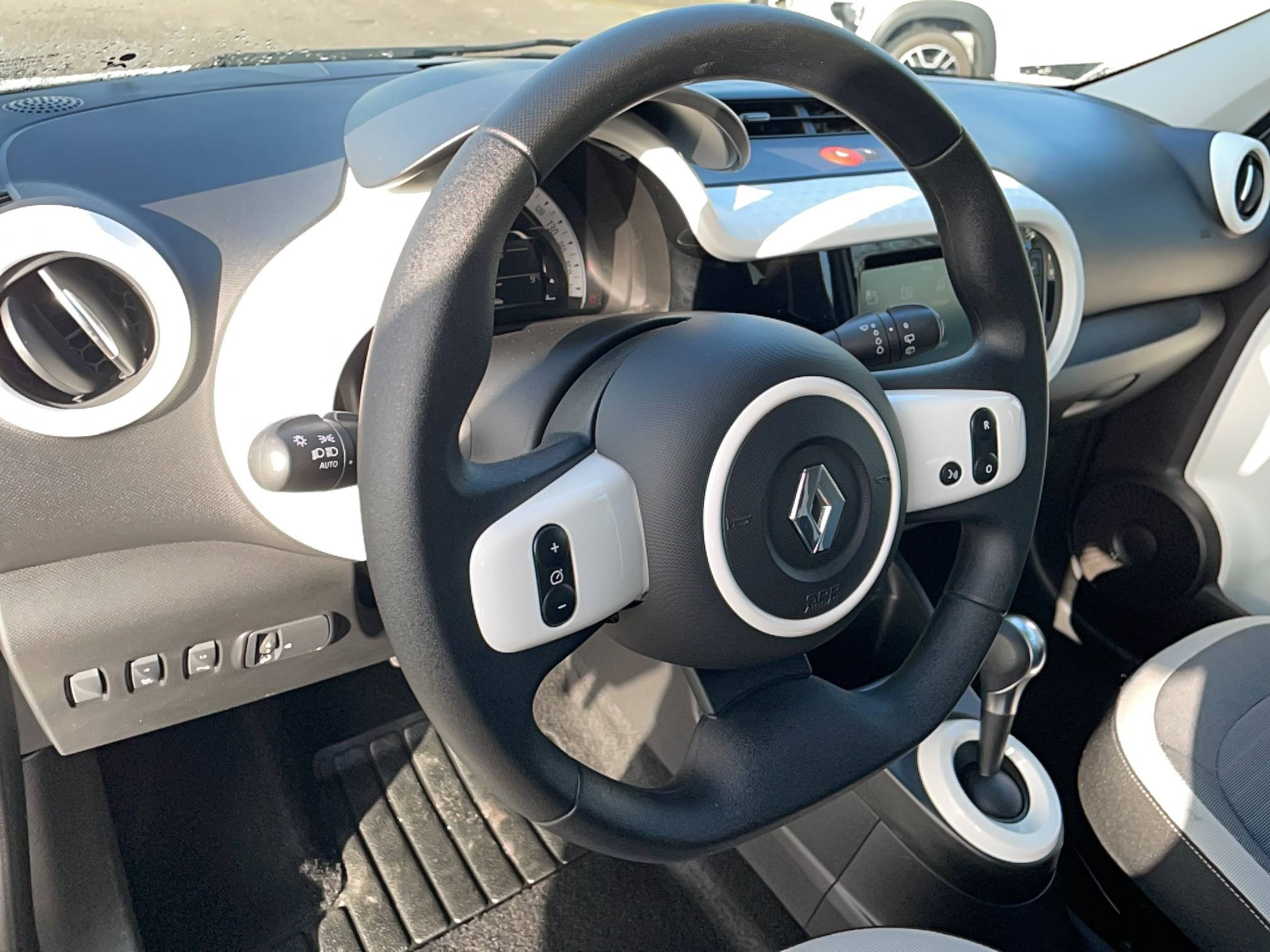 Vente en ligne Renault Twingo Electrique Twingo III E-Tech au prix de 9 990 €