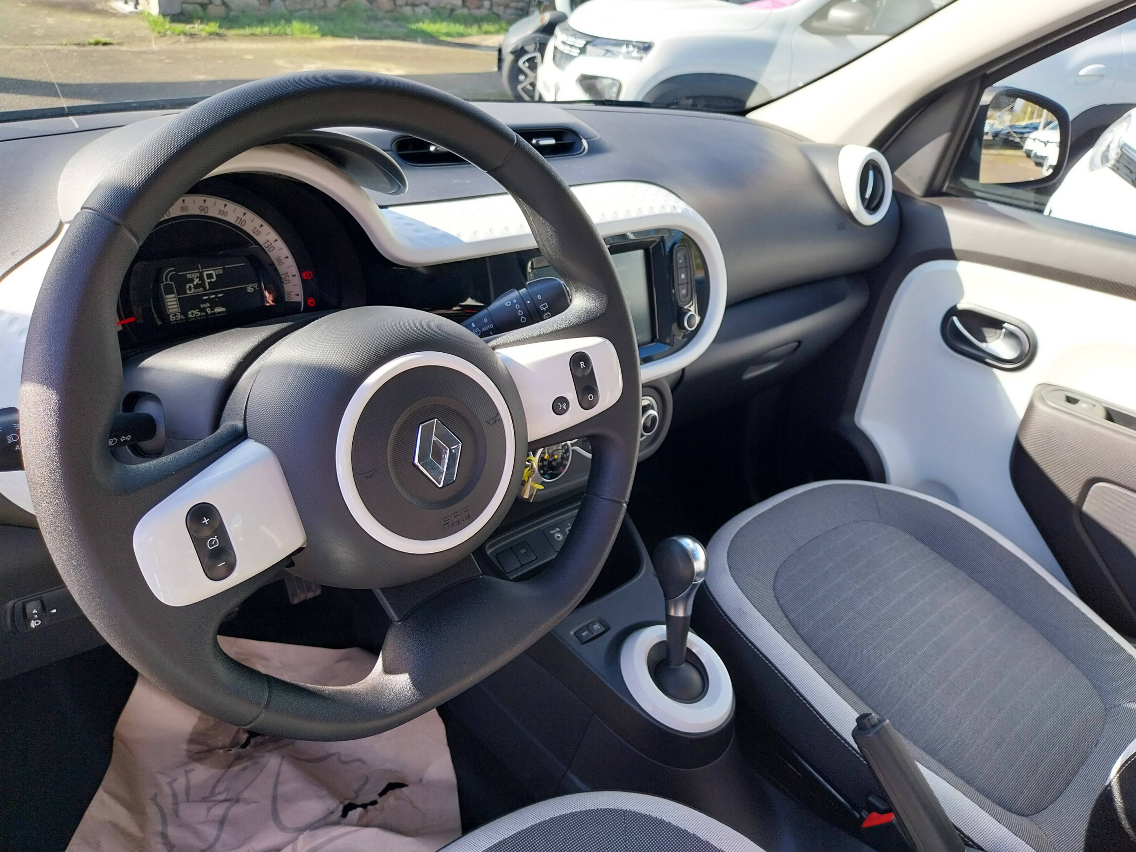 Vente en ligne Renault Twingo Electrique Twingo III E-Tech au prix de 9 990 €
