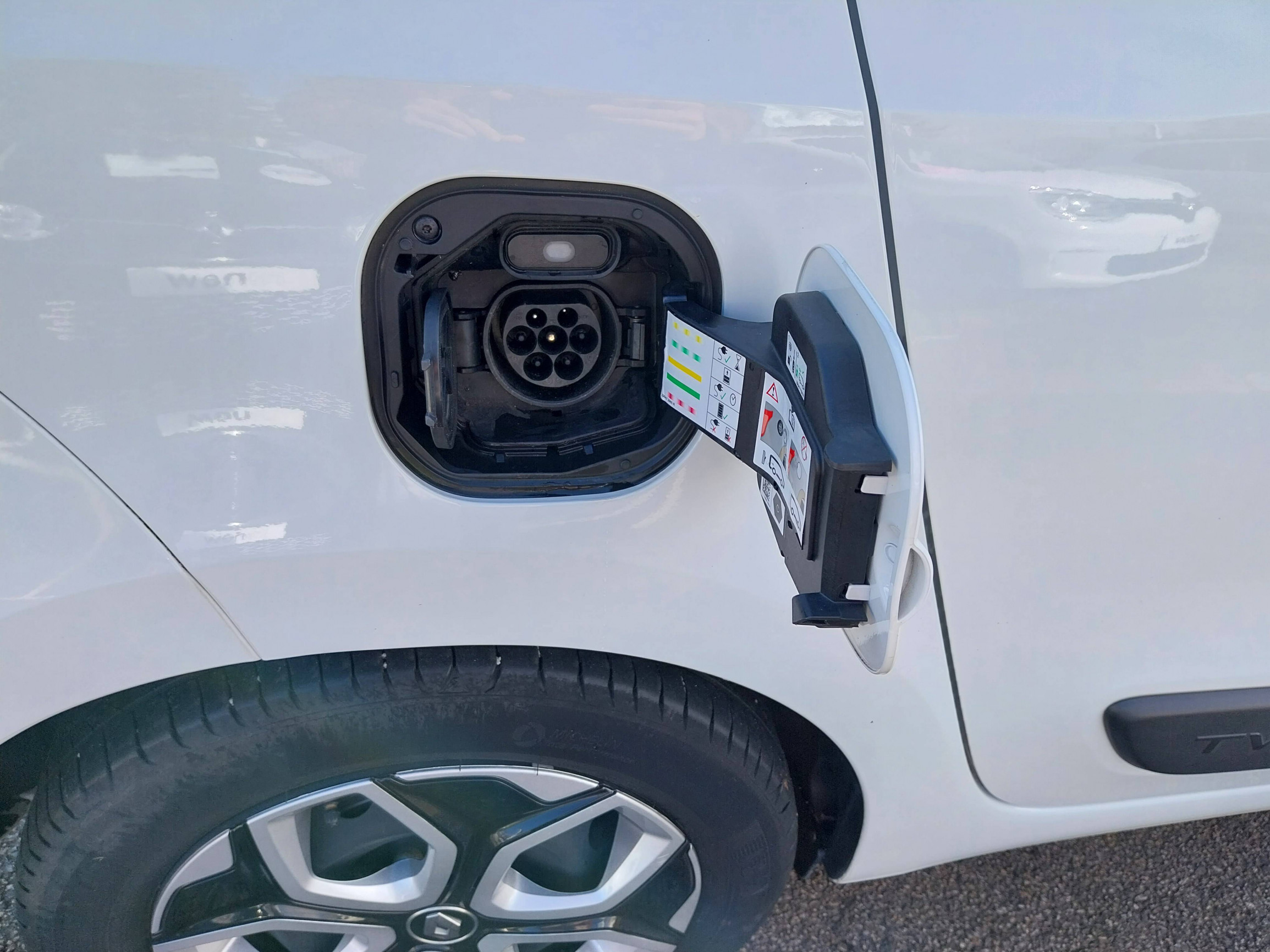 Vente en ligne Renault Twingo Electrique Twingo III E-Tech au prix de 9 990 €