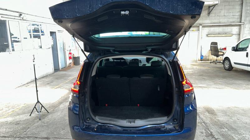 Vente en ligne Renault Grand Scenic 4 Grand Scenic Blue dCi 120 EDC au prix de 16 590 €