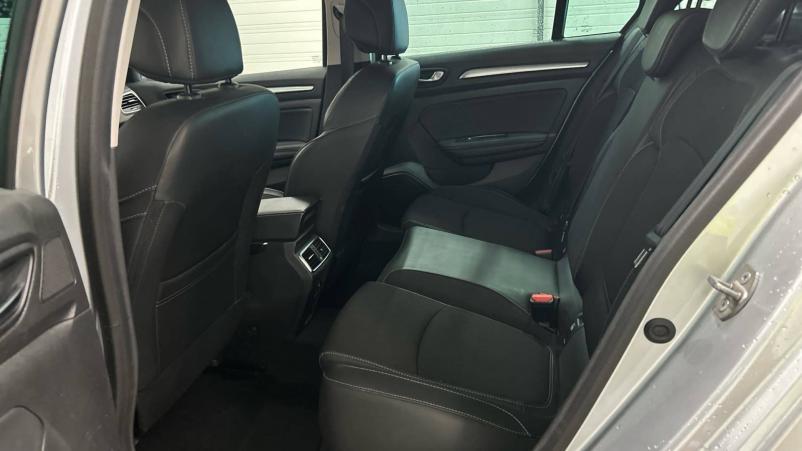 Vente en ligne Renault Megane 4 Estate  TCe 140 EDC au prix de 18 290 €