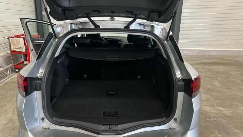 Vente en ligne Renault Megane 4 Estate  TCe 140 EDC au prix de 18 290 €