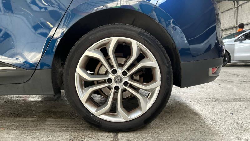 Vente en ligne Renault Grand Scenic 4 Grand Scenic Blue dCi 120 EDC au prix de 16 590 €