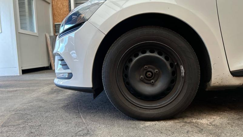Vente en ligne Renault Clio 4 CLIO SOCIETE DCI 75 ENERGY E6C au prix de 10 590 €