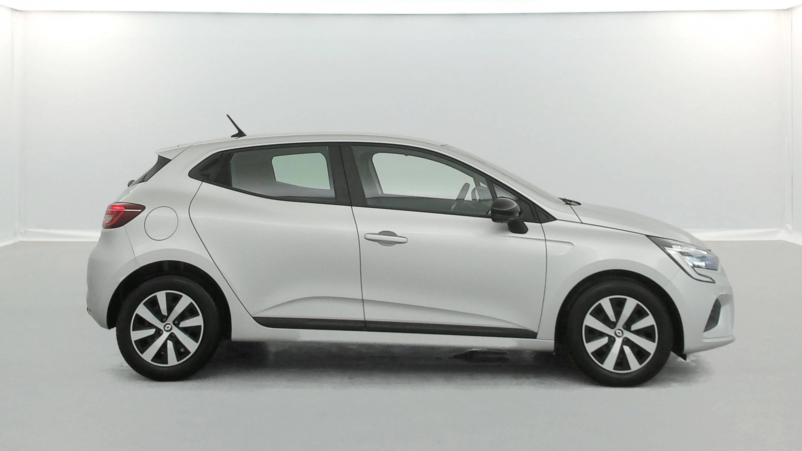 Vente en ligne Renault Clio 5 Clio TCe 90 au prix de 15 990 €