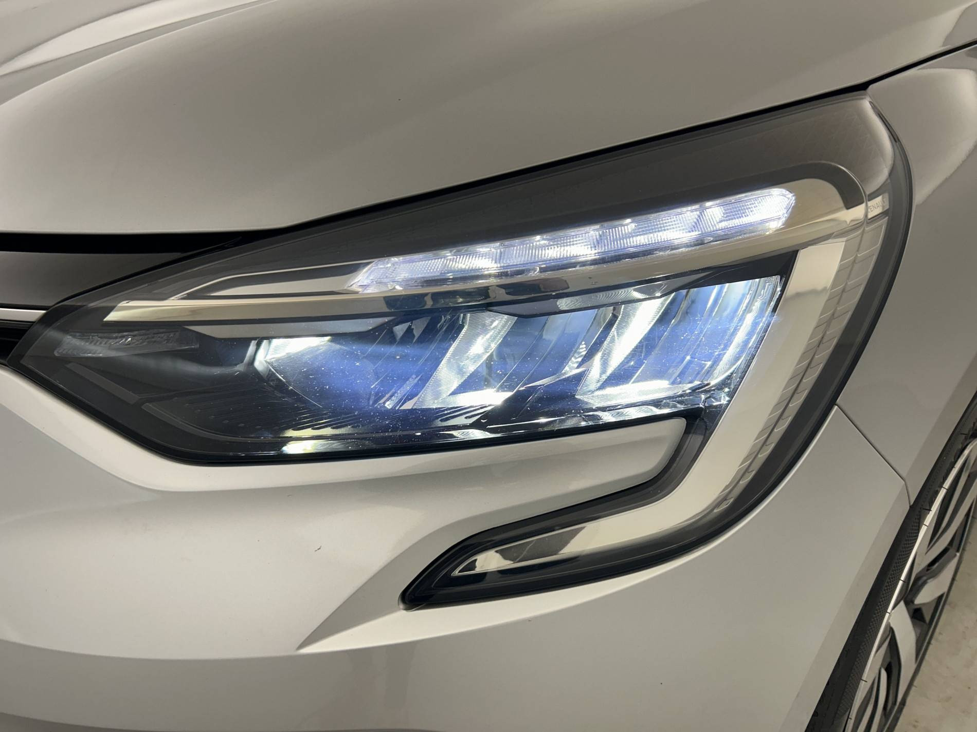 Vente en ligne Renault Clio 5 Clio TCe 90 au prix de 15 990 €