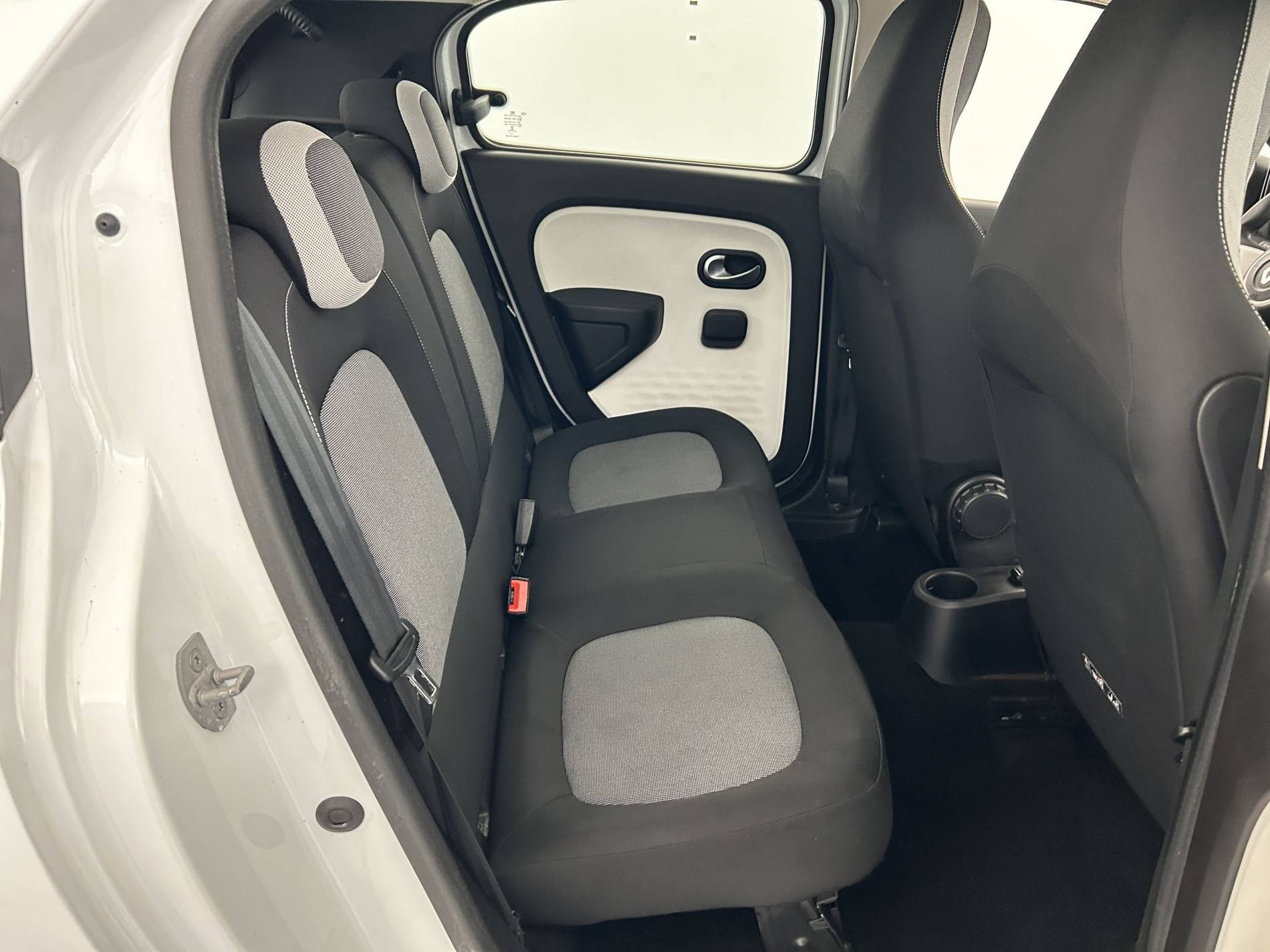 Vente en ligne Renault Twingo 3  1.0 SCe 70 E6C au prix de 9 490 €