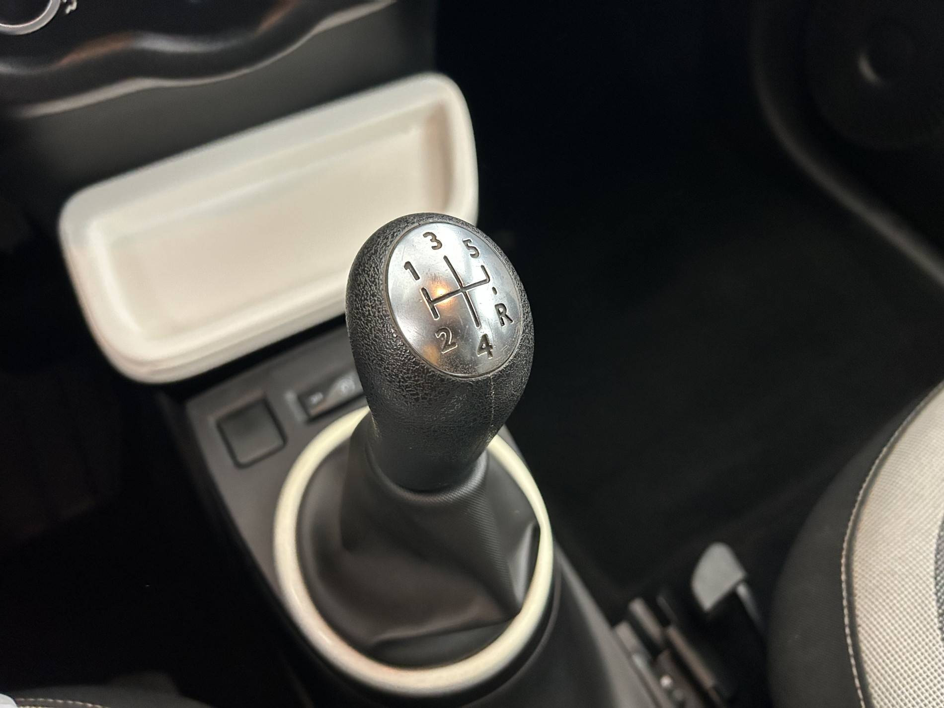 Vente en ligne Renault Twingo 3  1.0 SCe 70 E6C au prix de 9 490 €