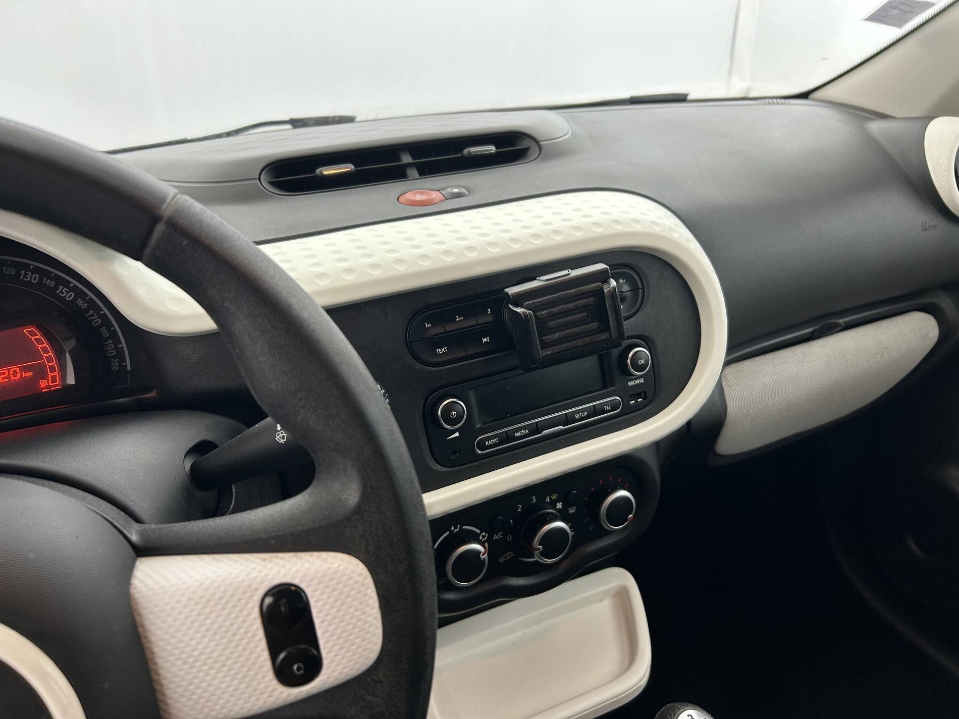 Vente en ligne Renault Twingo 3  1.0 SCe 70 E6C au prix de 9 490 €