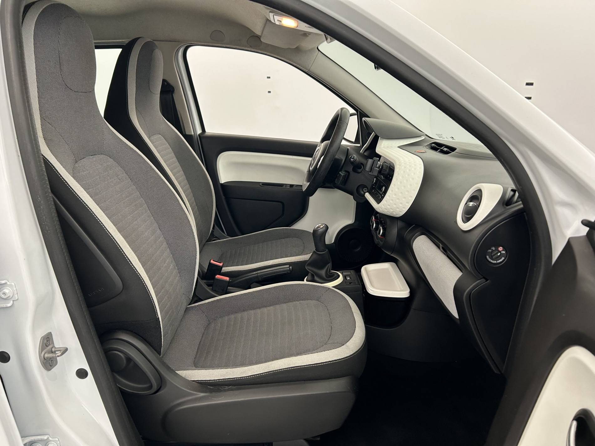 Vente en ligne Renault Twingo 3  1.0 SCe 70 E6C au prix de 9 490 €