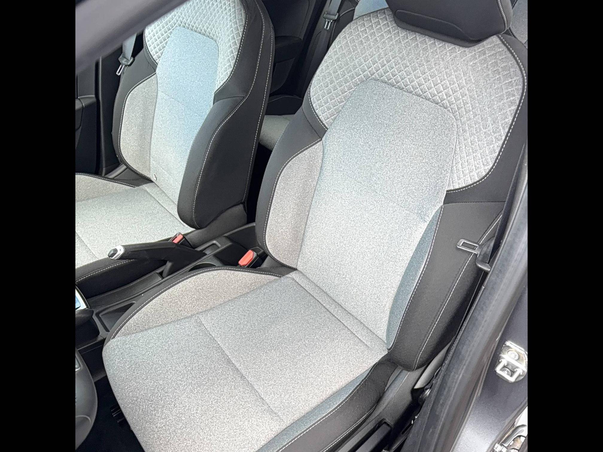 Vente en ligne Renault Clio 5 Clio Blue dCi 100 ch GSR2 au prix de 15 690 €