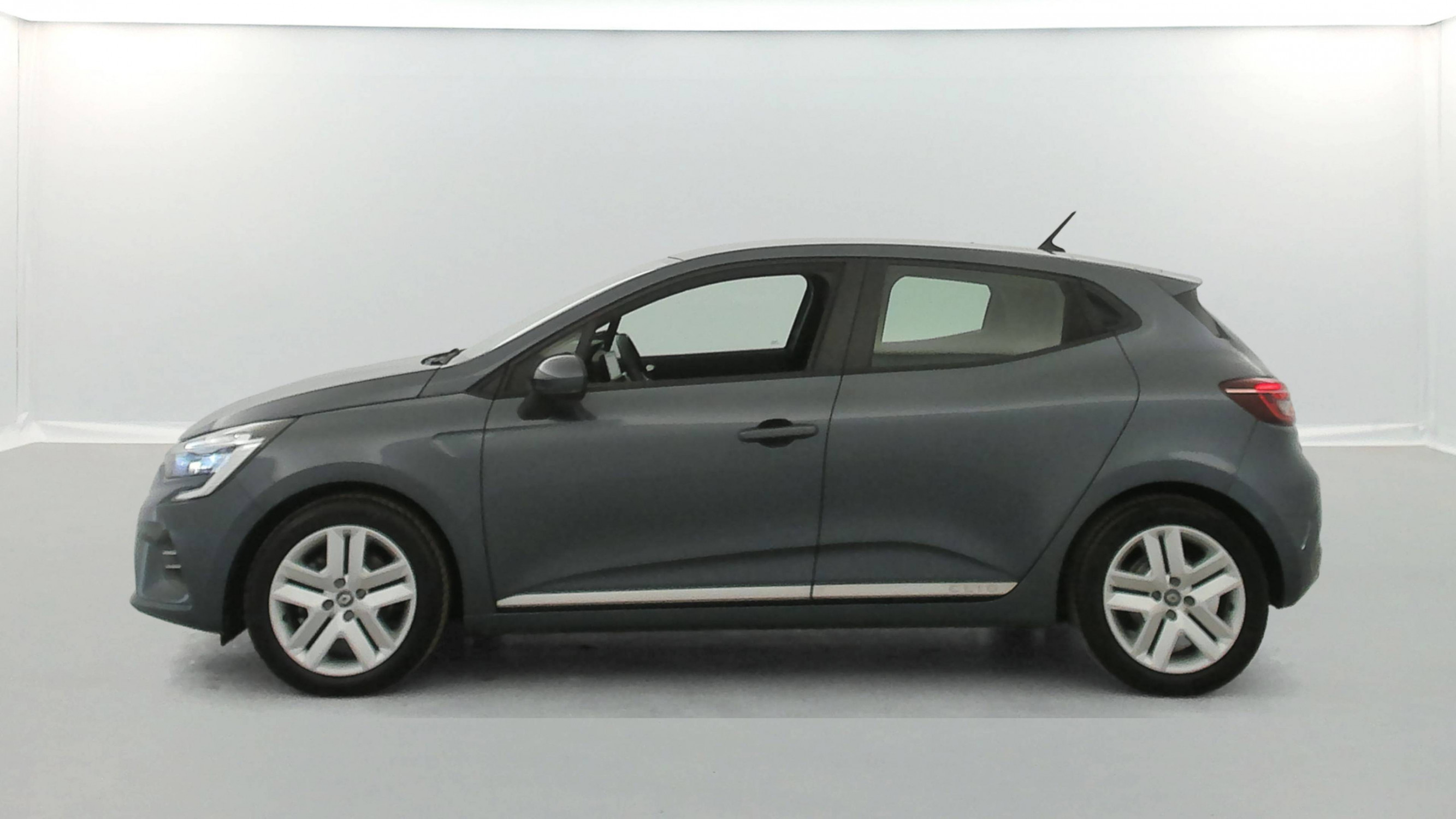 Vente en ligne Renault Clio 5 Clio E-Tech 140 - 21N au prix de 12 990 €