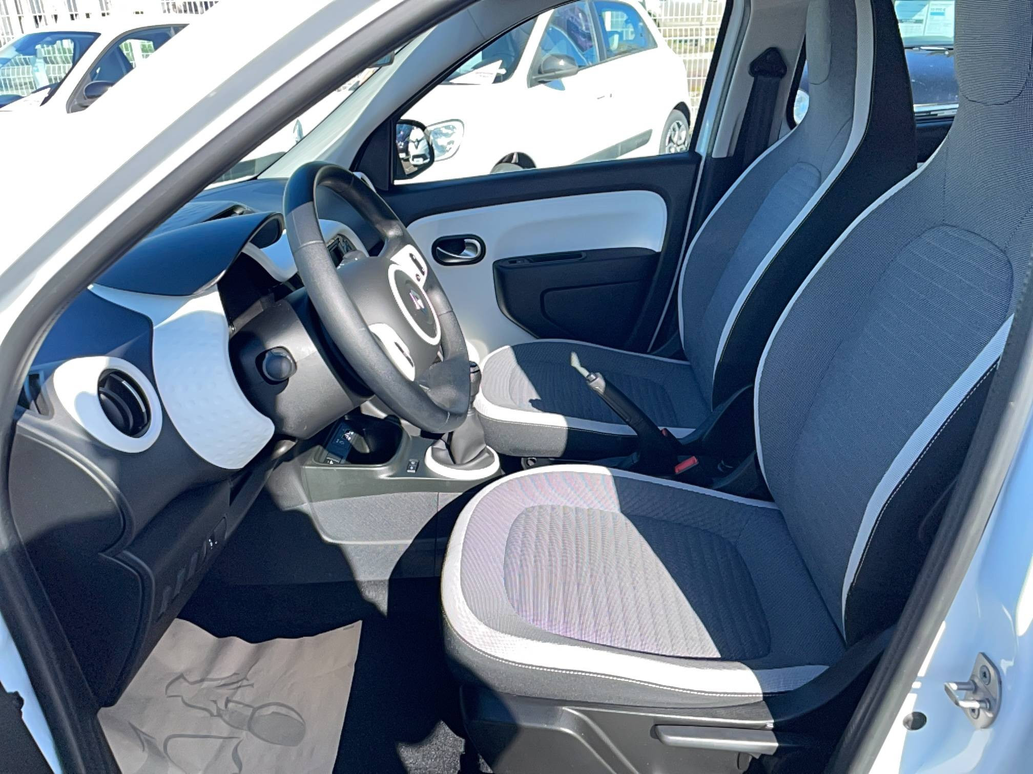 Vente en ligne Renault Twingo 3  SCe 65 - 21 au prix de 10 990 €