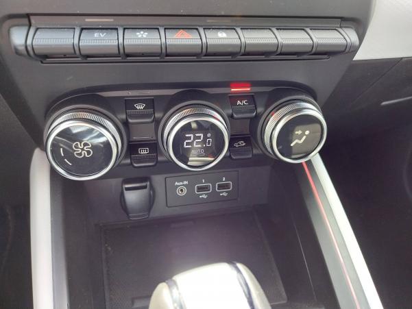 Vente en ligne Renault Clio 5 Clio E-Tech 140 au prix de 16 590 €
