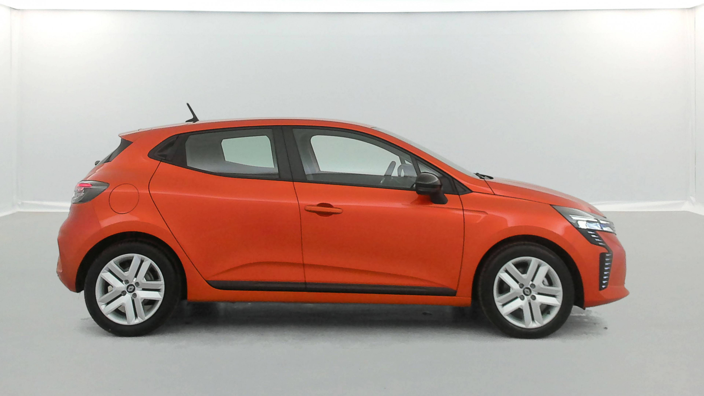 Vente en ligne Renault Clio 5 Clio E-Tech full hybrid 145 ch GSR2 au prix de 20 990 €