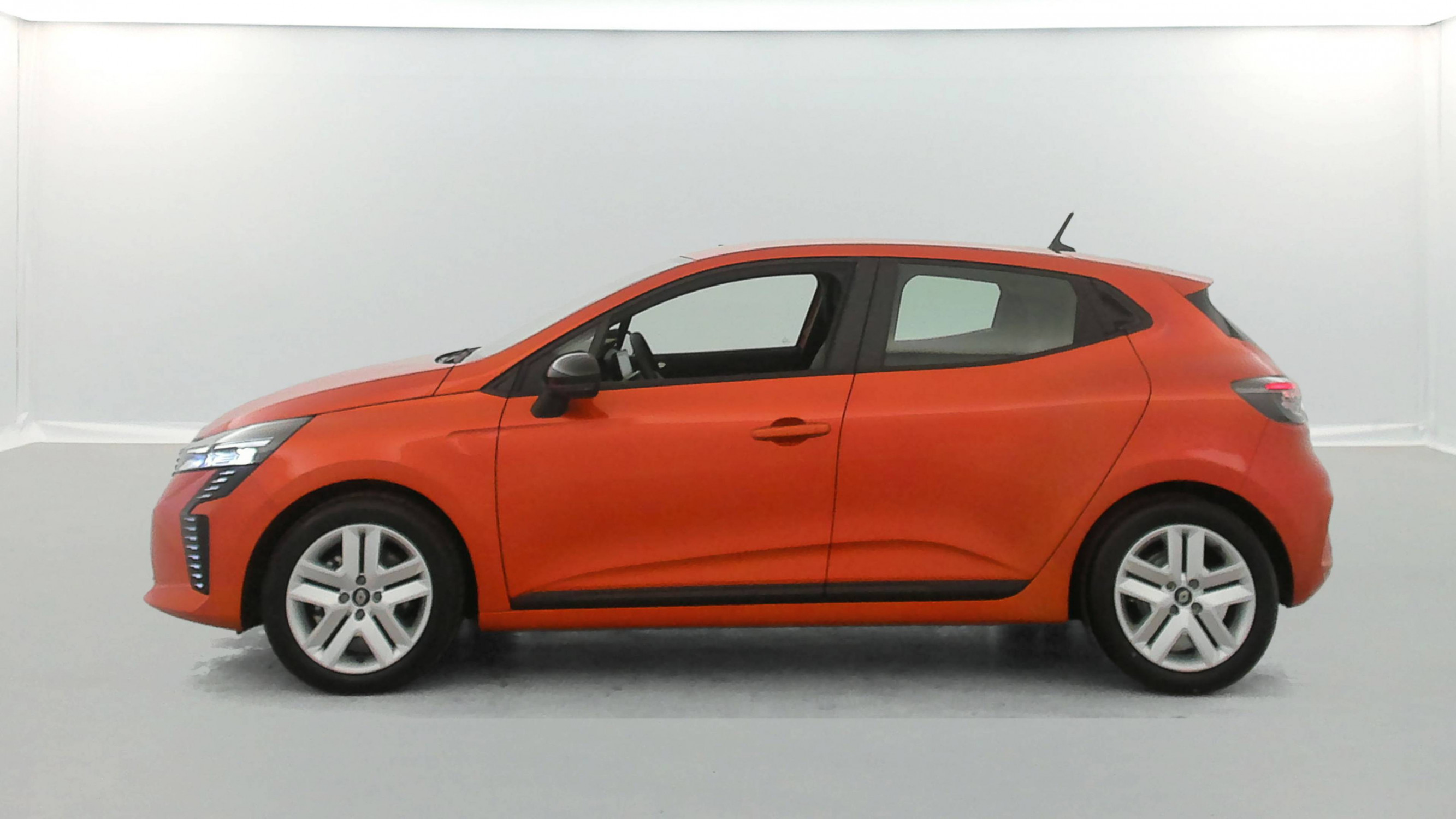 Vente en ligne Renault Clio 5 Clio E-Tech full hybrid 145 ch GSR2 au prix de 20 990 €