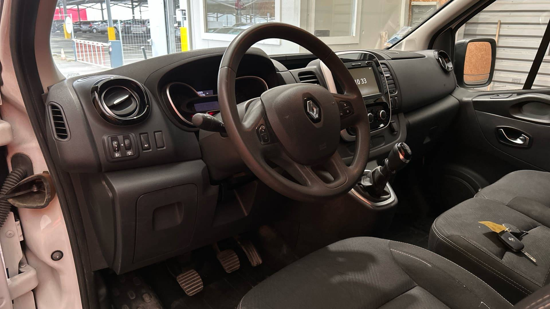 Vente en ligne Renault Trafic 3 Fourgon TRAFIC FGN L1H1 1000 KG DCI 120 au prix de 19 490 €