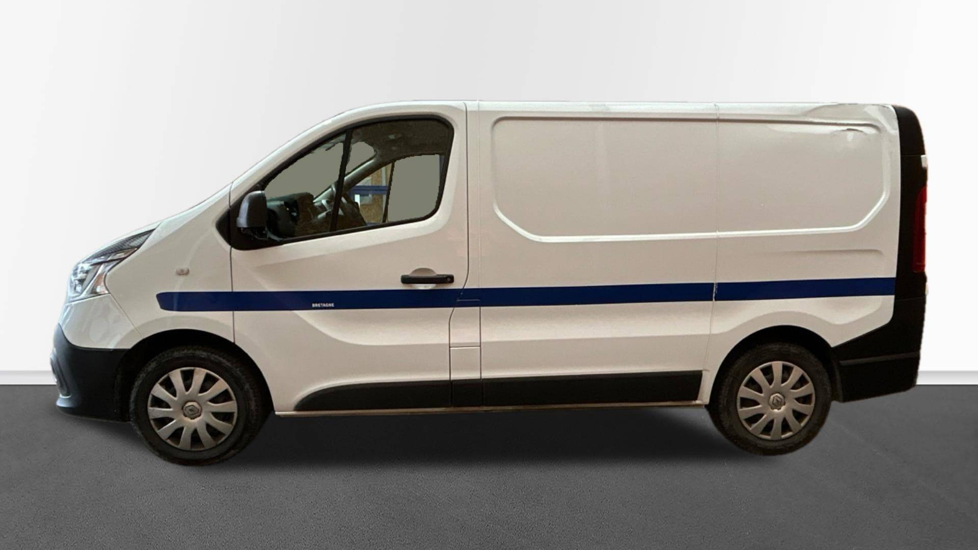 Vente en ligne Renault Trafic 3 Fourgon TRAFIC FGN L1H1 1000 KG DCI 120 au prix de 19 490 €