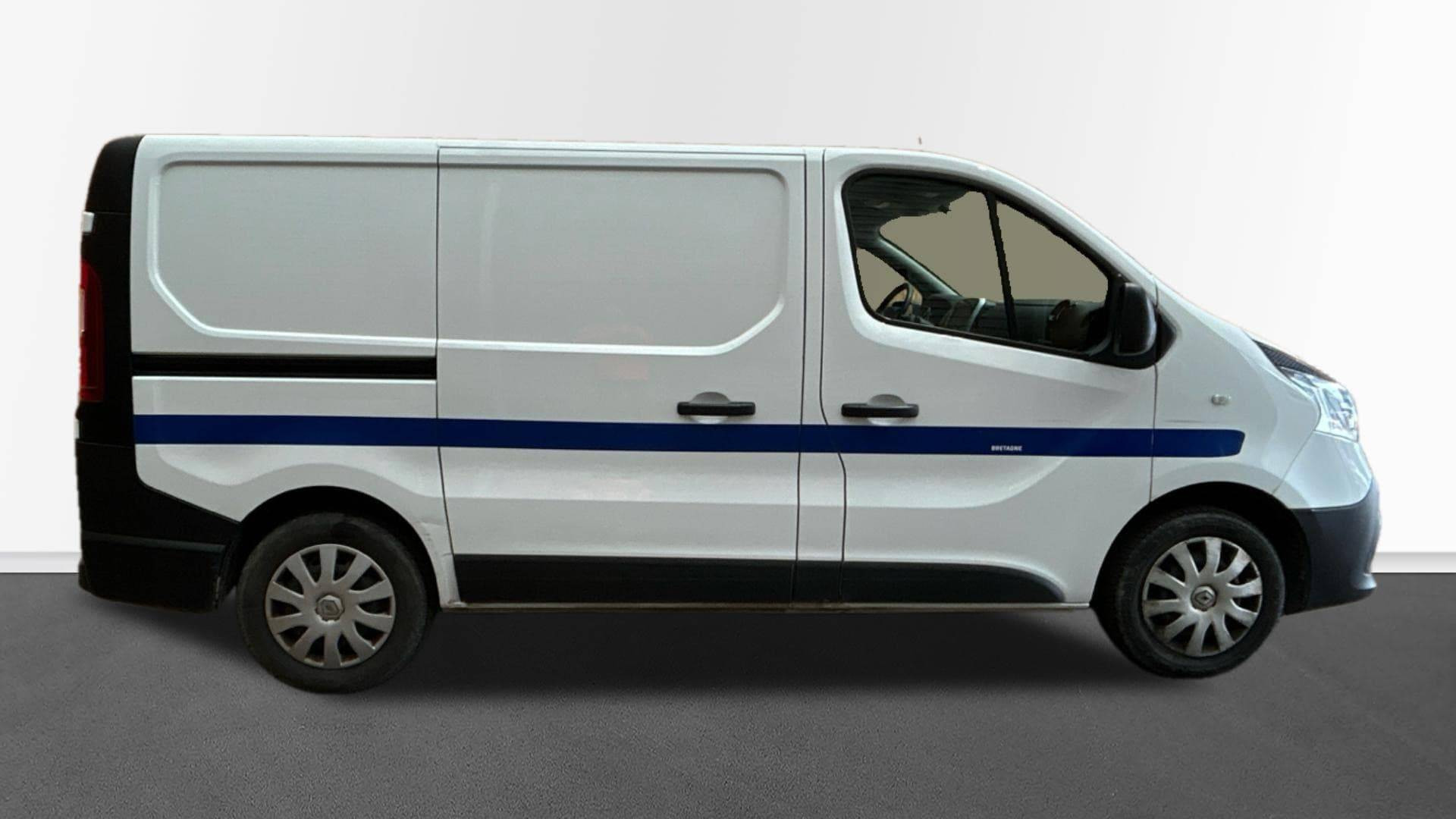 Vente en ligne Renault Trafic 3 Fourgon TRAFIC FGN L1H1 1000 KG DCI 120 au prix de 19 490 €