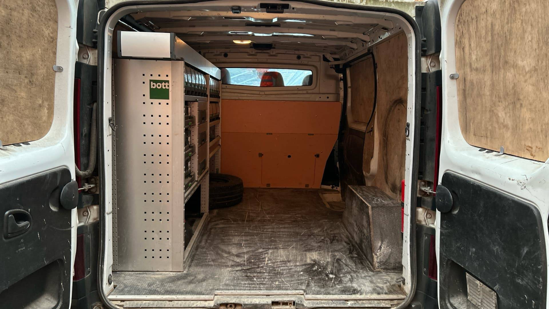 Vente en ligne Renault Trafic 3 Fourgon TRAFIC FGN L1H1 1000 KG DCI 120 au prix de 19 490 €