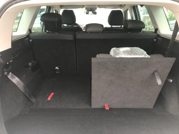 Vente en ligne Renault Grand Scenic 4 Grand Scenic Blue dCi 120 EDC au prix de 16 490 €